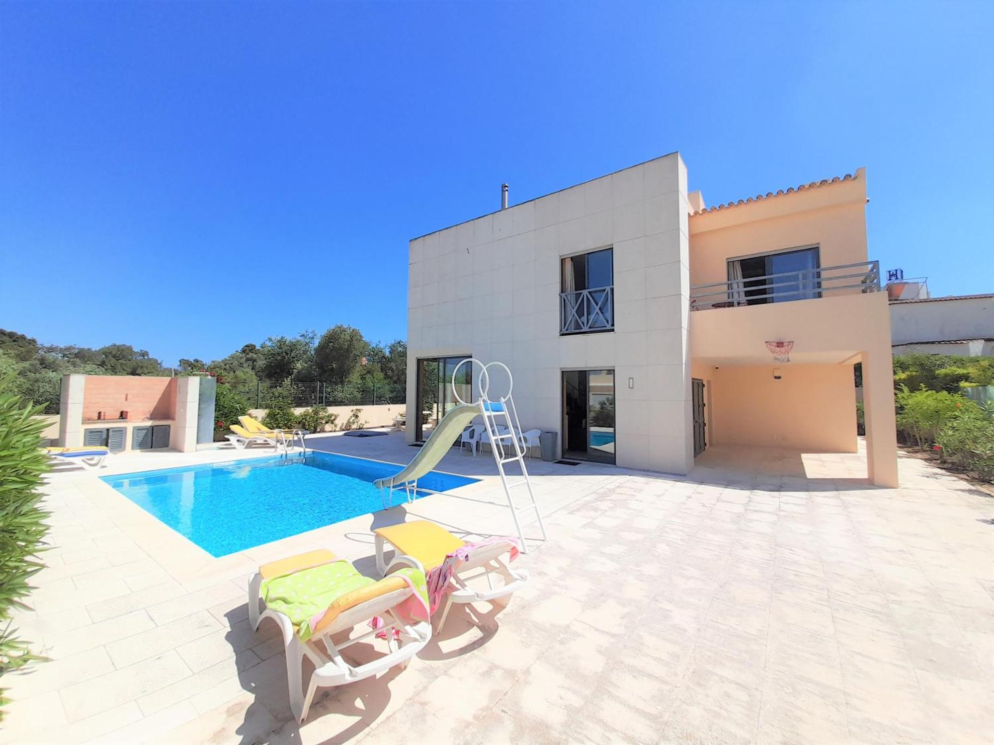 Villa Paula With Private Pool Close To The And Strip Albufeira