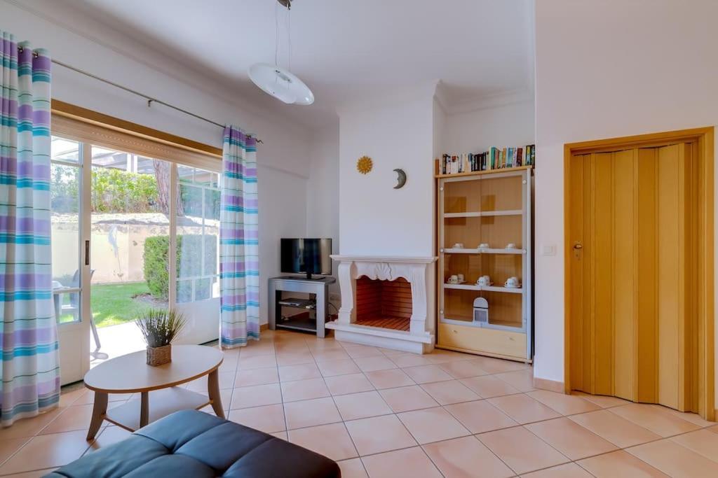 Collection Side - Oura 200 Meters Vakantiehuis *