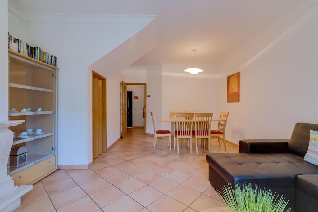 Collection Side - Oura 200 Meters Vakantiehuis