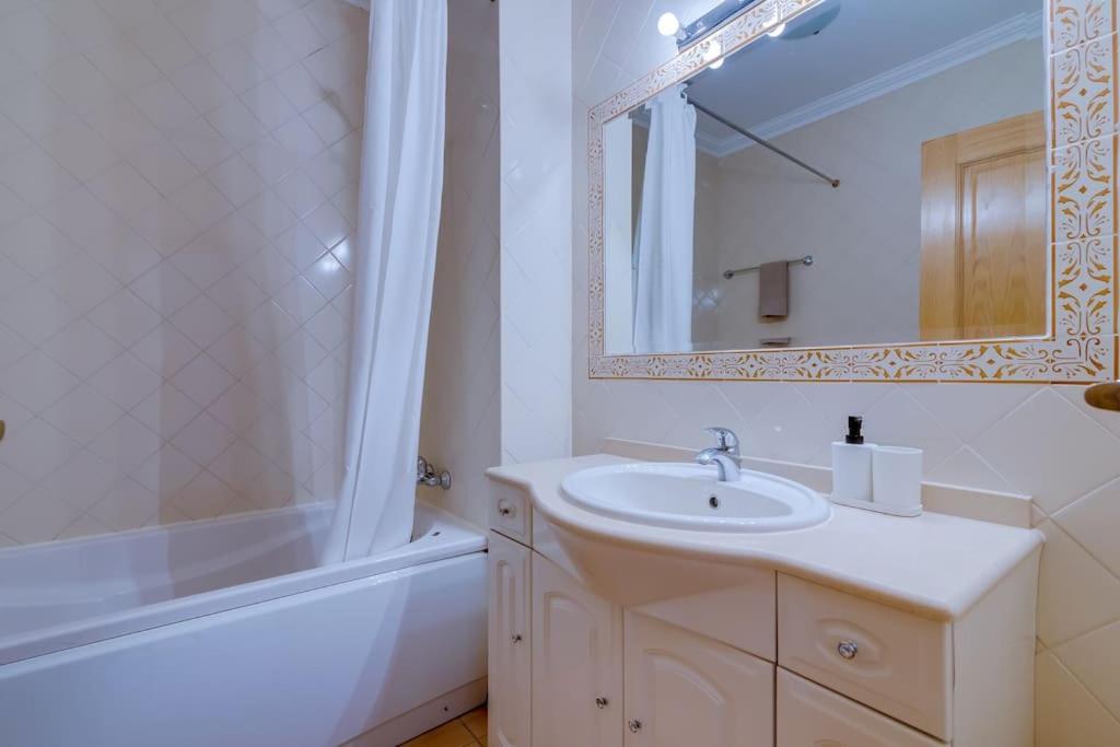 Collection Side - Oura 200 Meters Vakantiehuis *