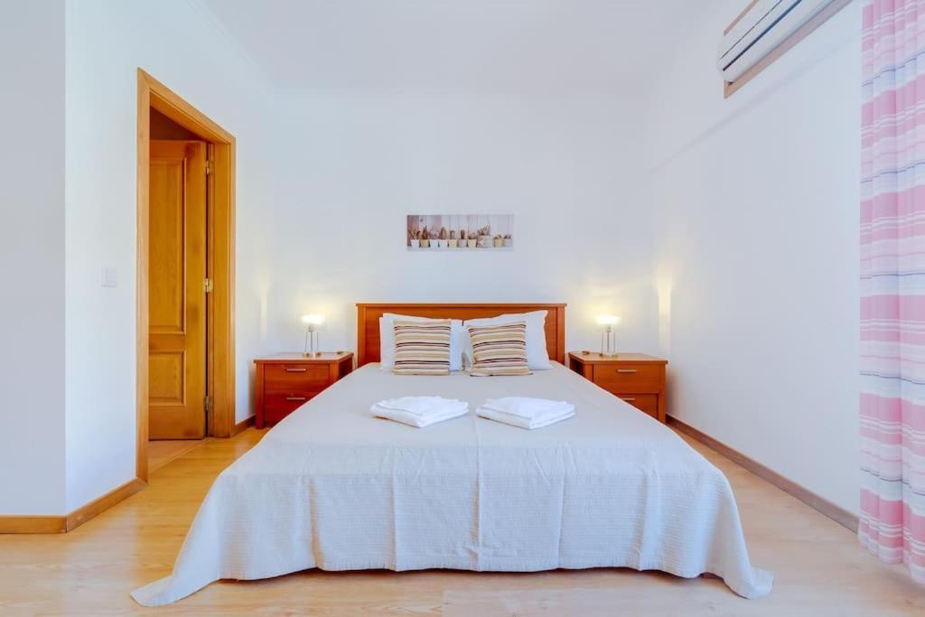 Collection Side - Oura 200 Meters Vakantiehuis