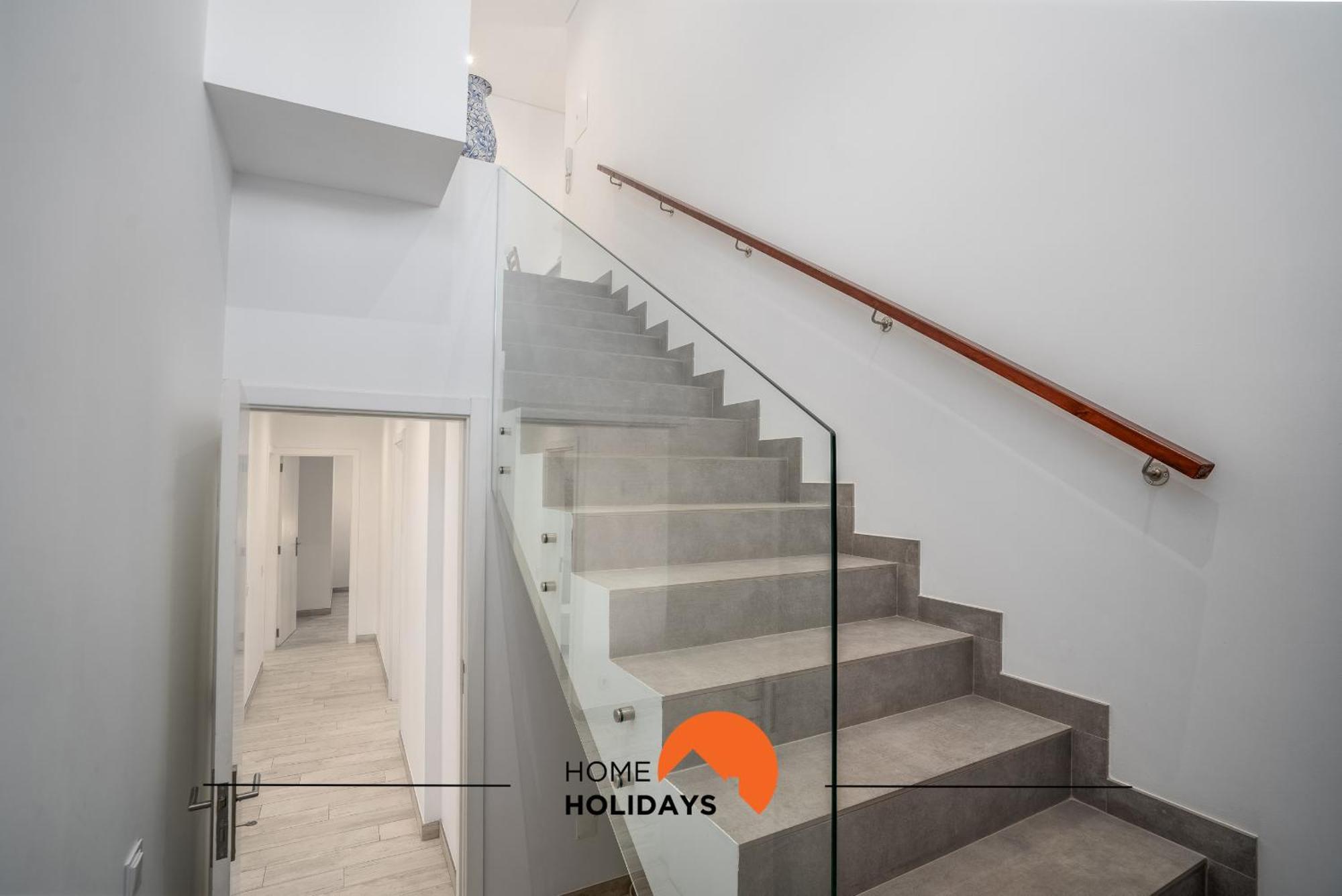 #213 Roja Pe By Holidays
