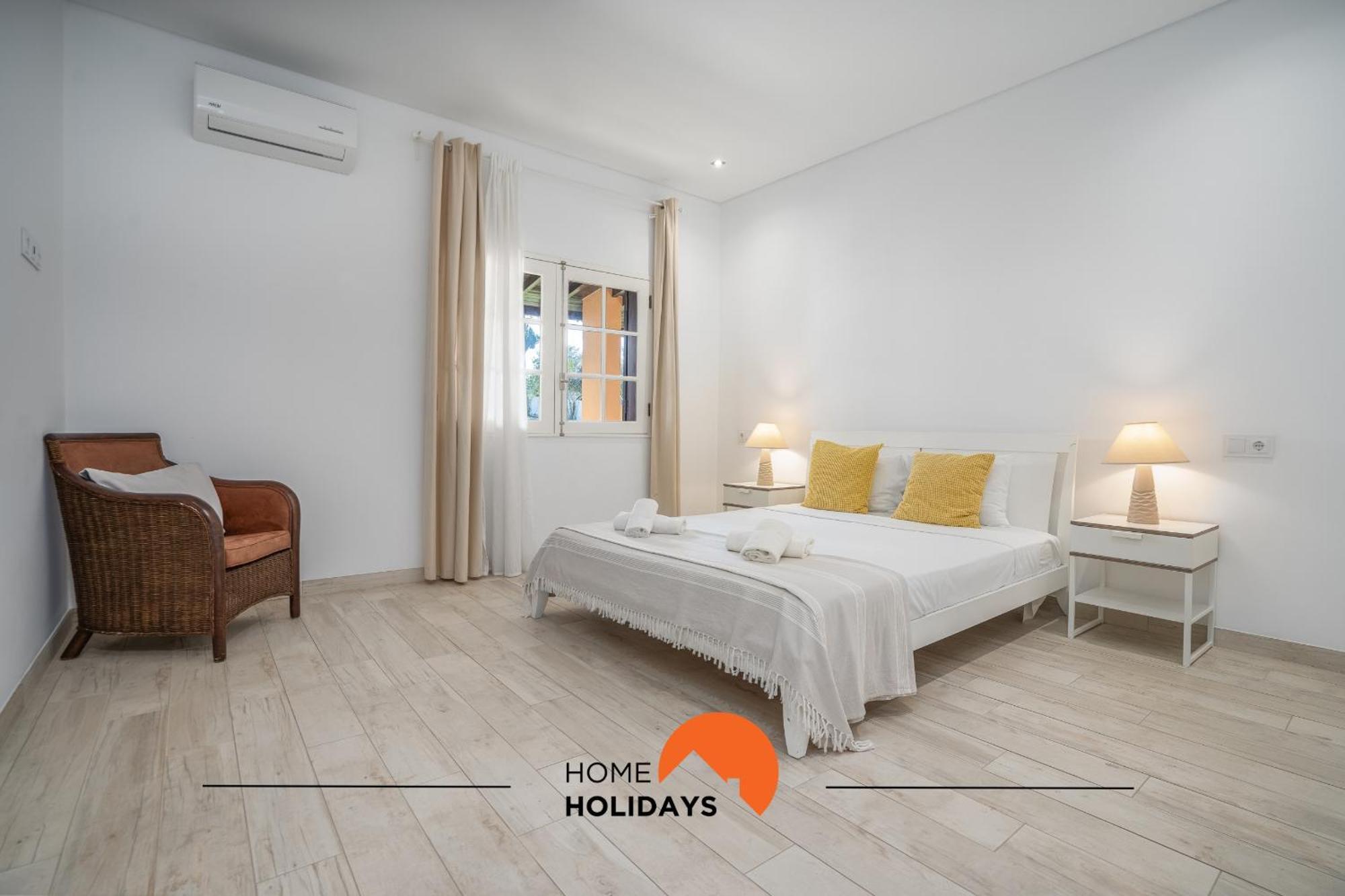 #213 Roja Pe By Holidays *
