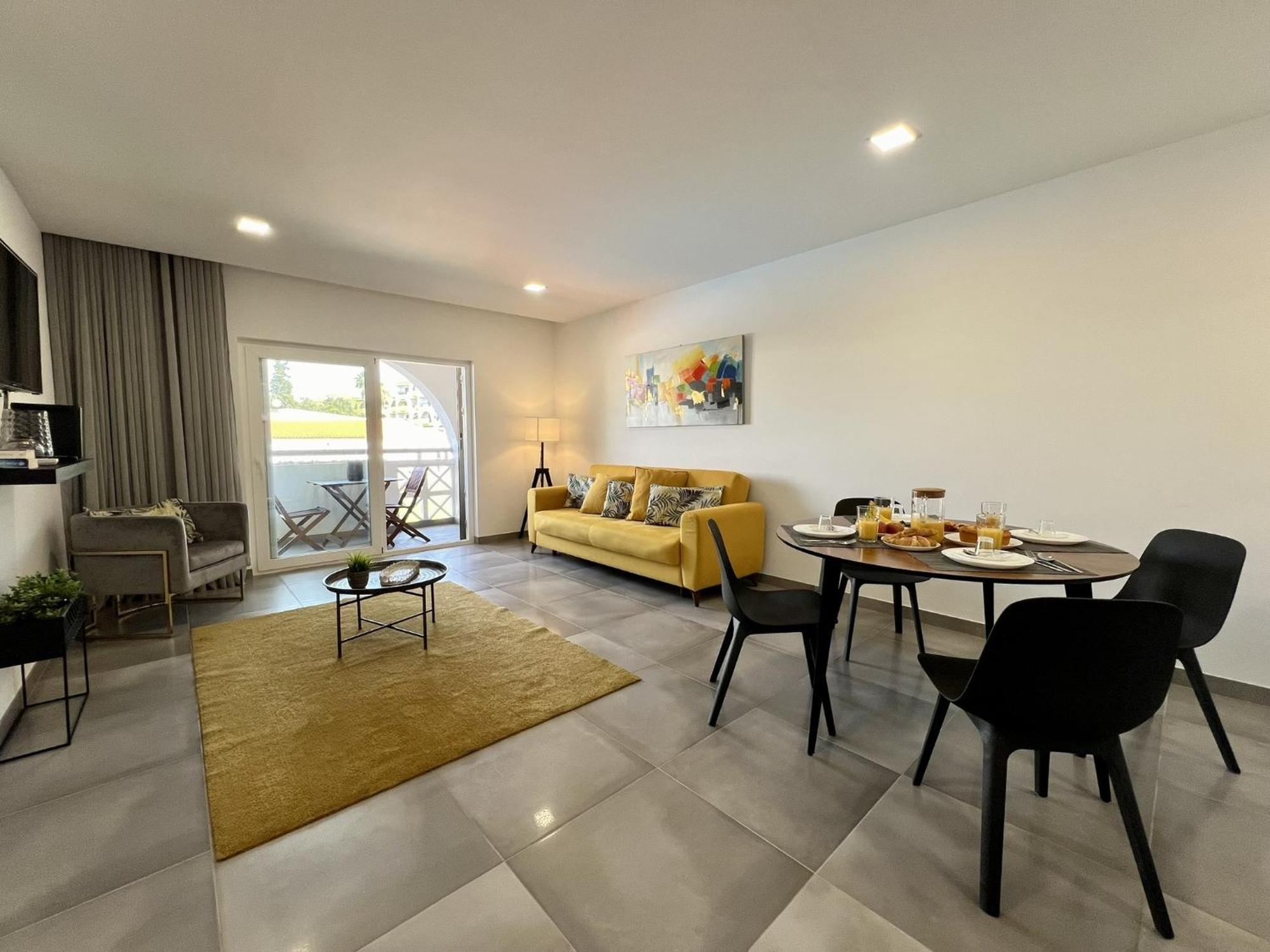 Twins 3 With Pool By Homing Apartment *