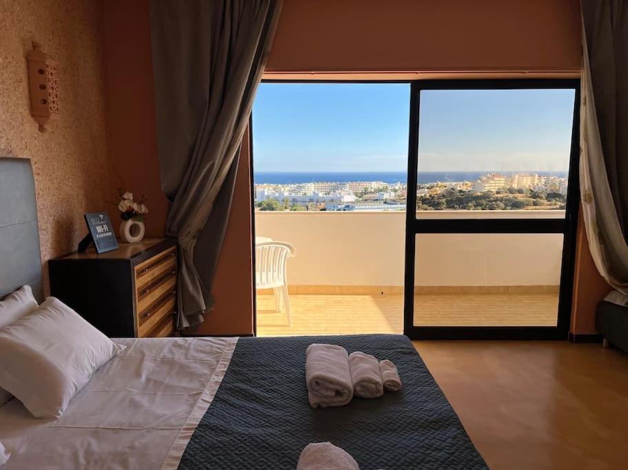 Ocean Eyes. Amazing 180º View Of The Sea And *