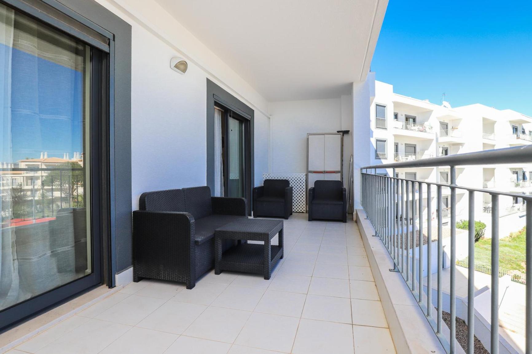 Apartment Charming Flat 10 Min Walk To Beach