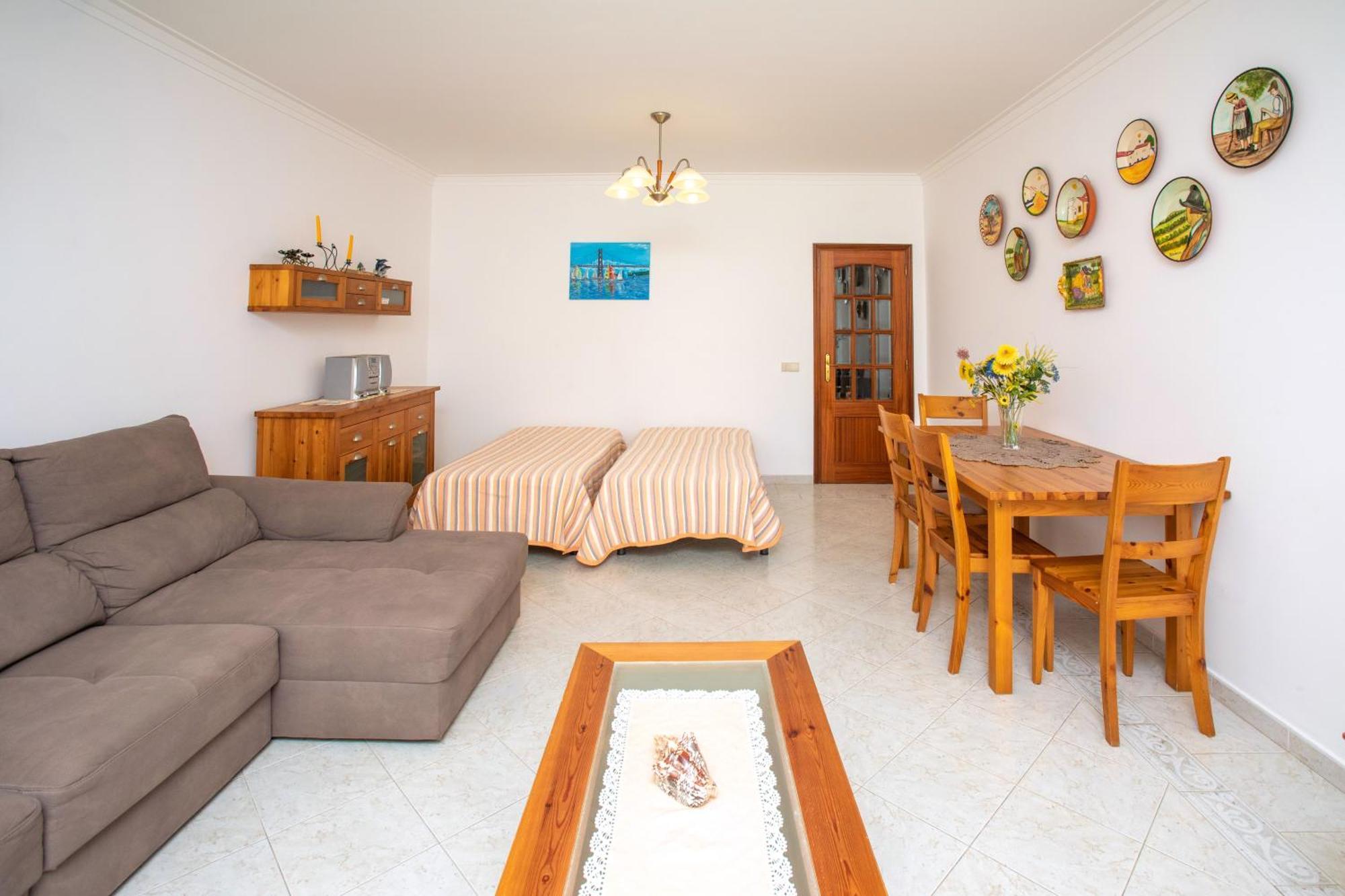 Appartement Os A Ramos Na Da Gale Estao Inserido Em Com Piscina, Fica Apenas A 350 Metros Da Da Gale - Com Ar Condicionado Tanto Nos Quartos Na Sala, Smart Tv Com Prime Video E Cozinha Completa