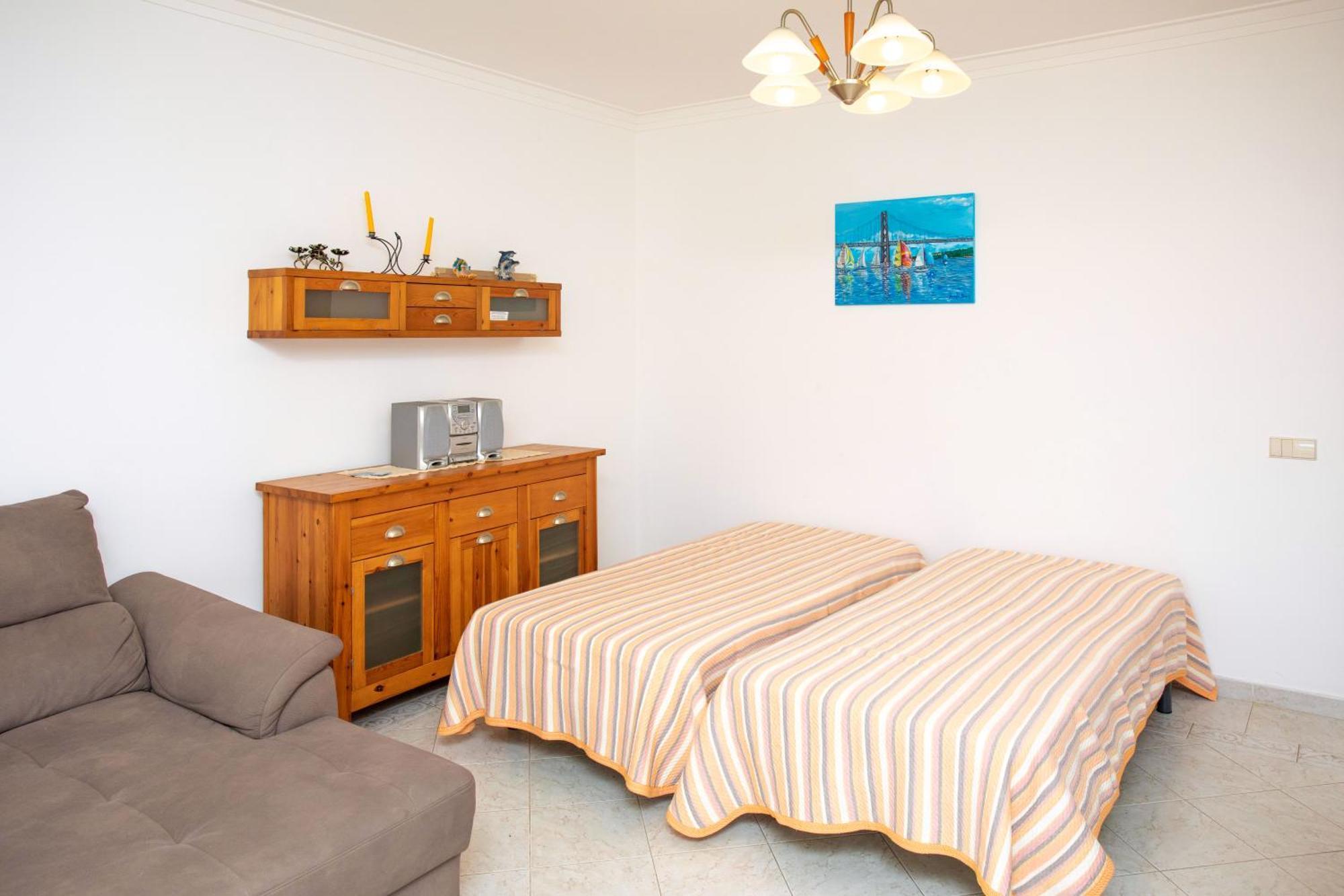 Os A Ramos Na Da Gale Estao Inserido Em Com Piscina, Fica Apenas A 350 Metros Da Da Gale - Com Ar Condicionado Tanto Nos Quartos Na Sala, Smart Tv Com Prime Video E Cozinha Completa