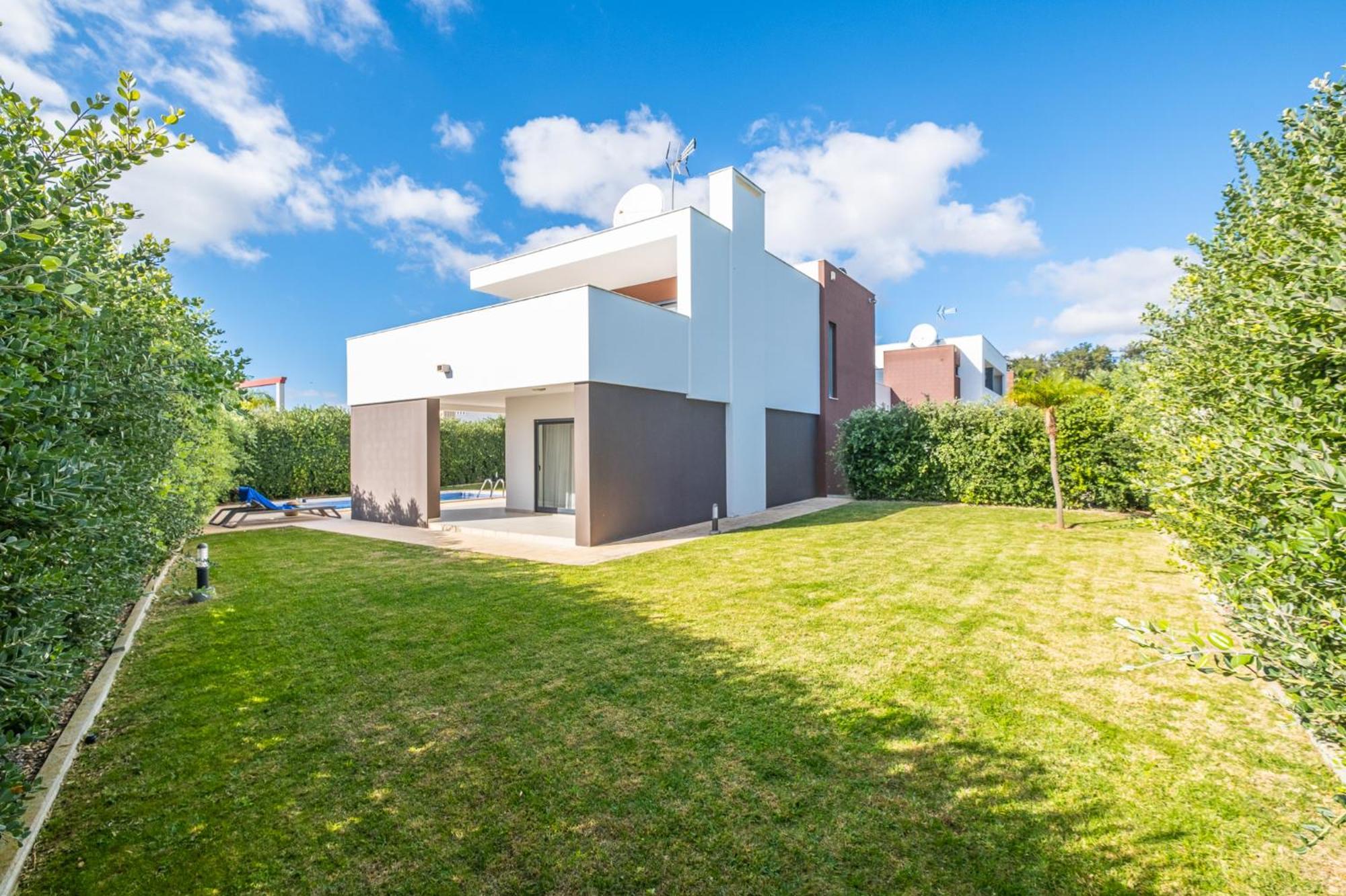 Novochoro - Large Garden- Heatable Pool Villa Albufeira