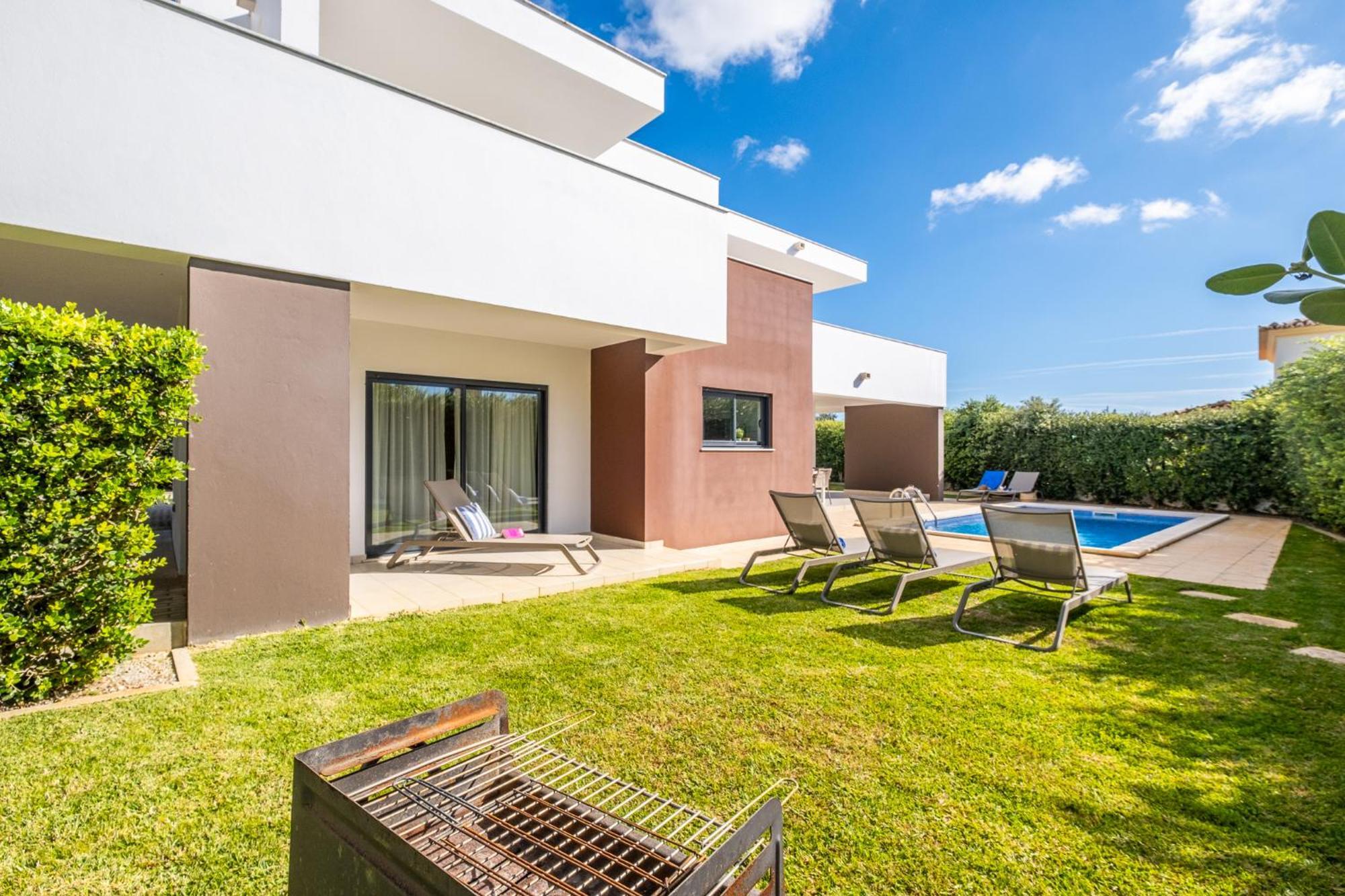Novochoro - Large Garden- Heatable Pool Villa