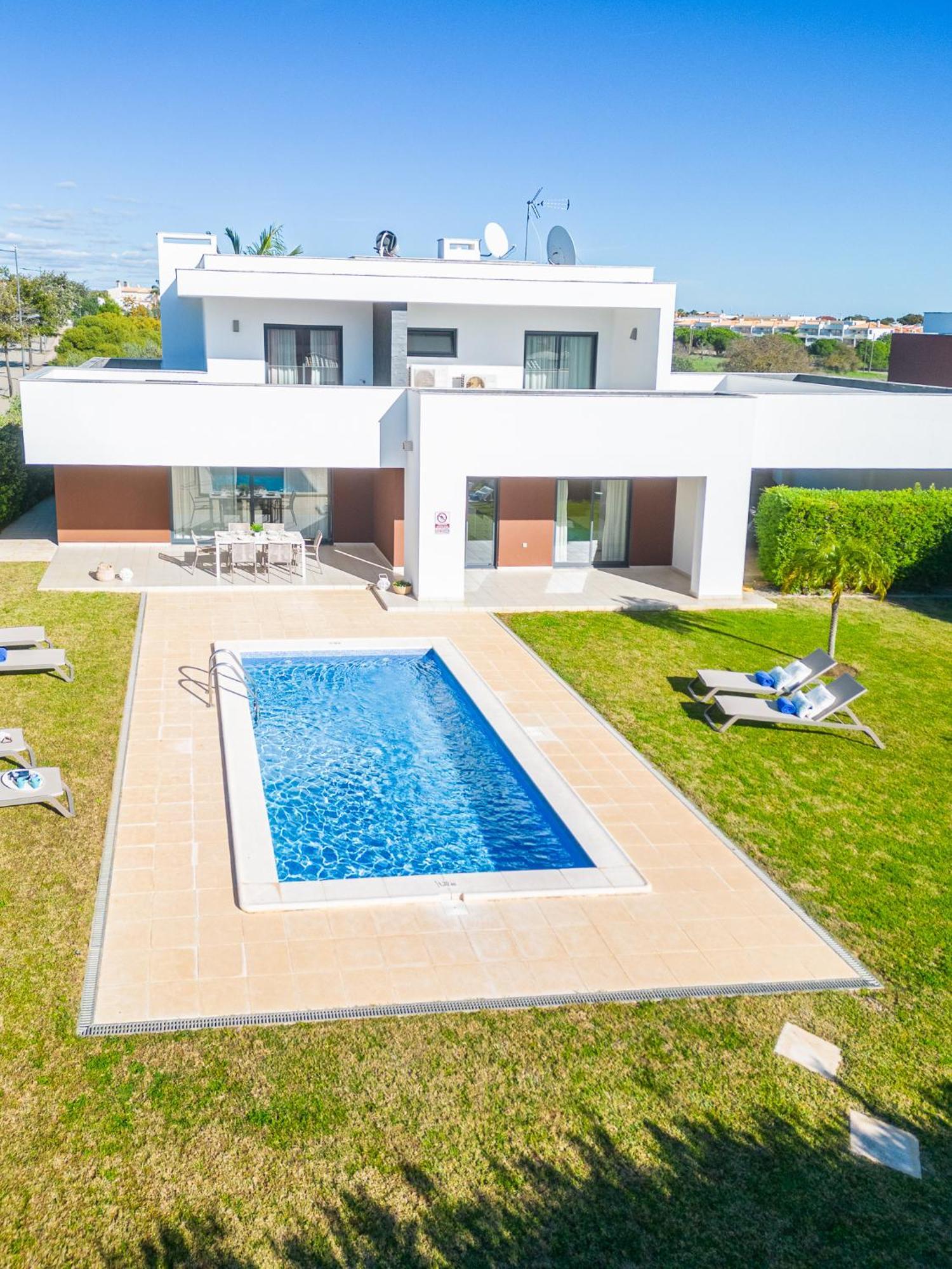 Villa Novochoro - Large Garden- Heatable Pool