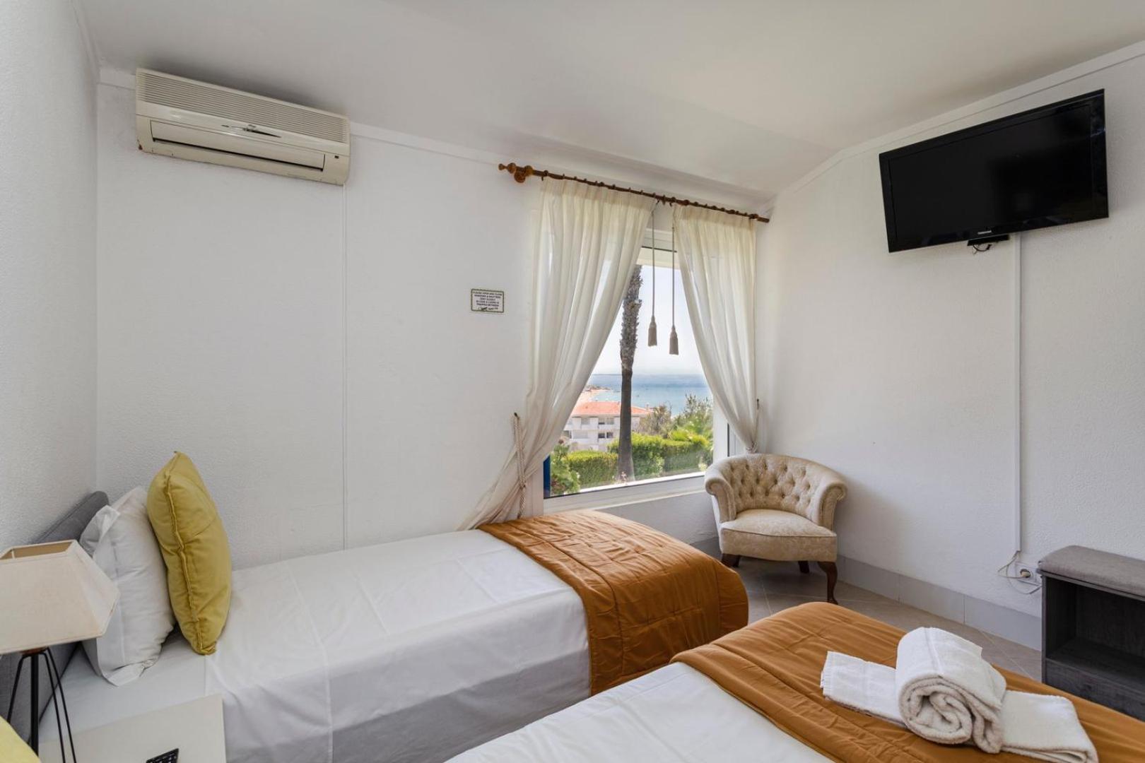 The Concierge - Moinho Sea Views & Pool Apartment