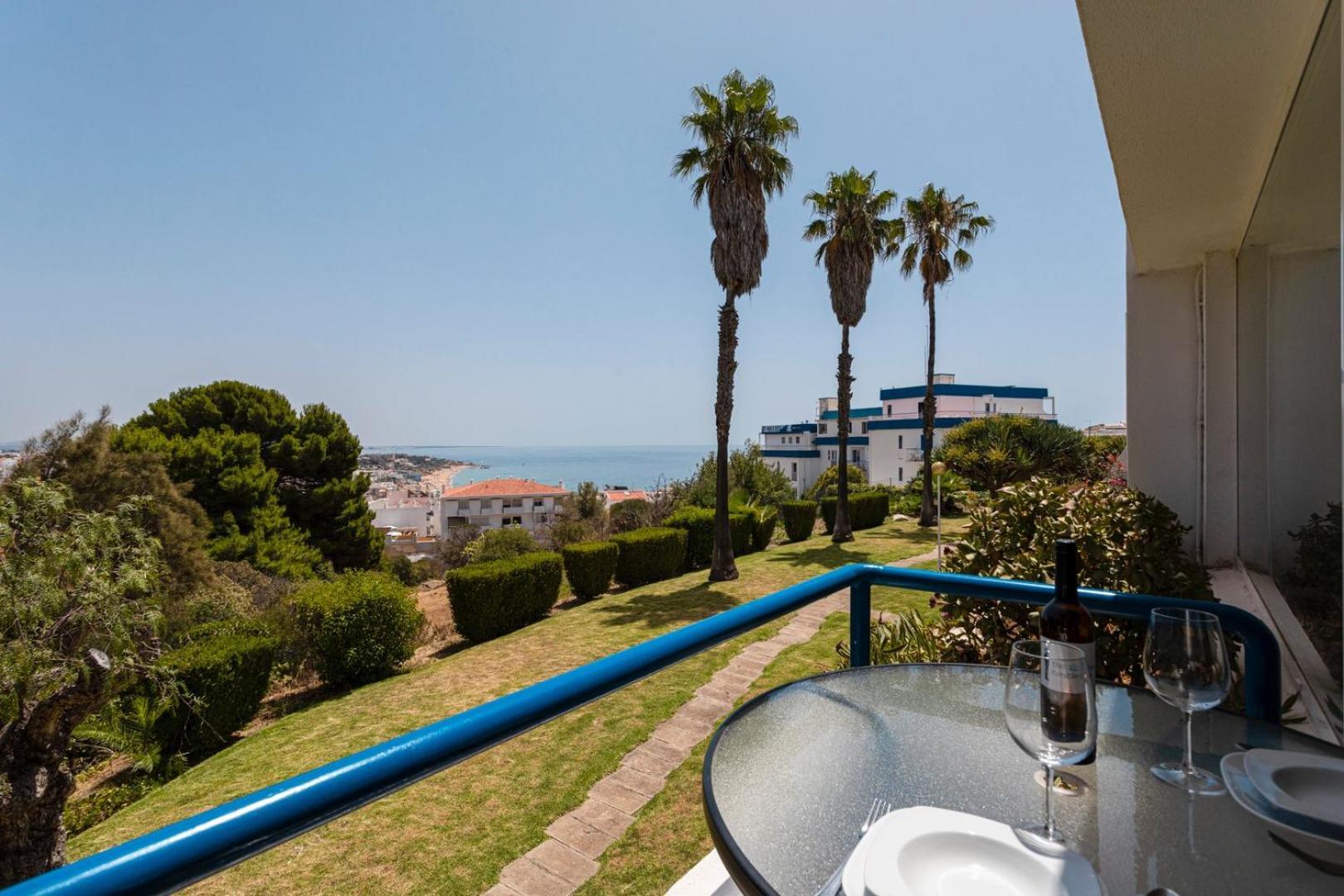The Concierge - Moinho Sea Views & Pool Apartment