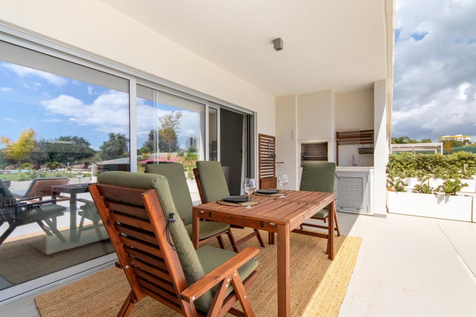The Concierge - Amazing Pool & Sunshine Apartment Albufeira