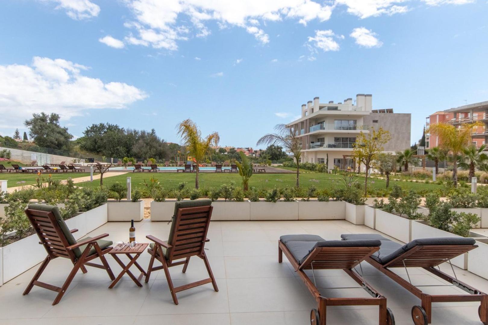 The Concierge - Amazing Pool & Sunshine Apartment *