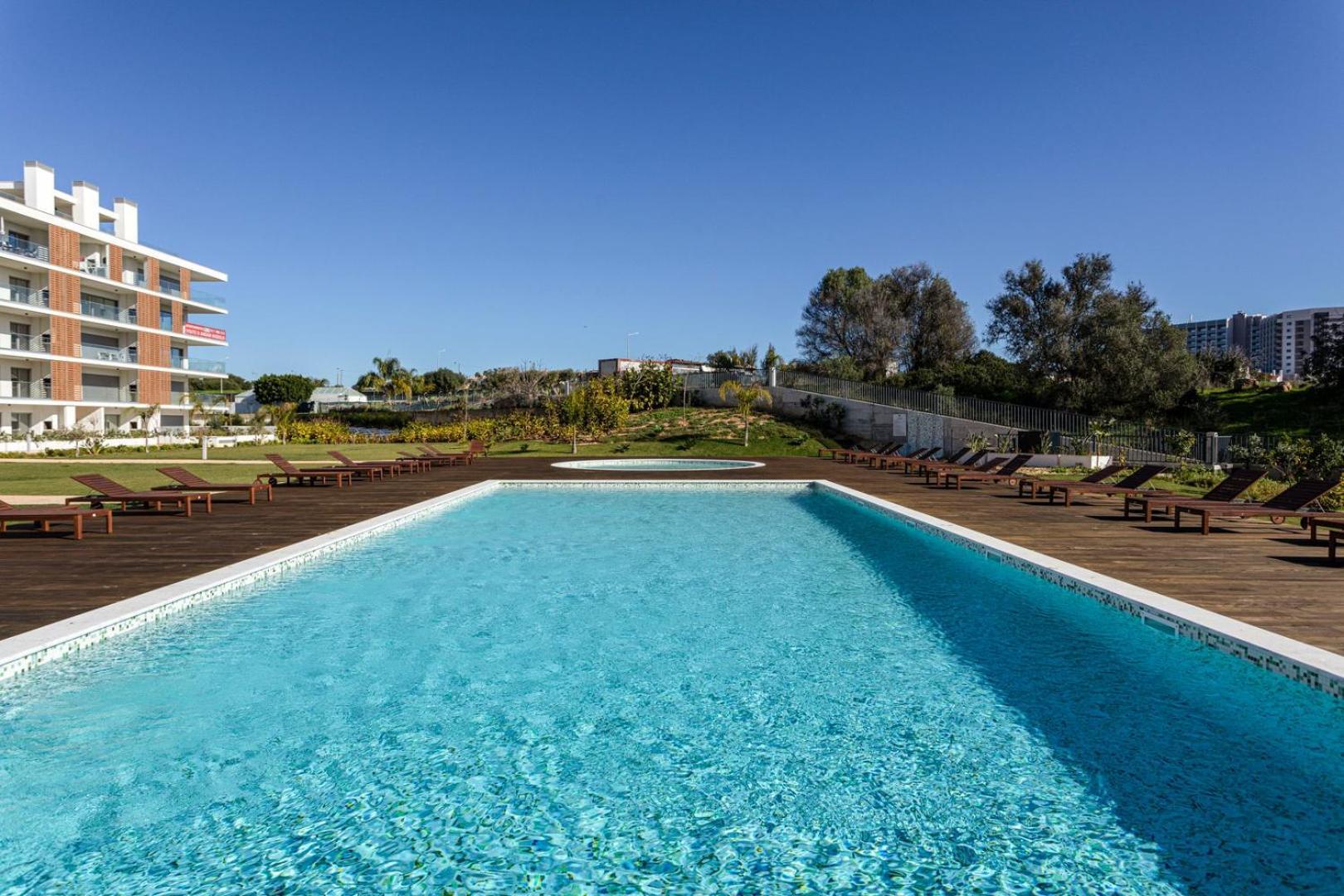 Apartment The Concierge - Amazing Pool & Sunshine