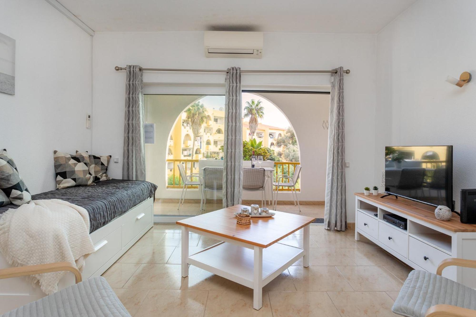 Centre By Calyferias Apartment