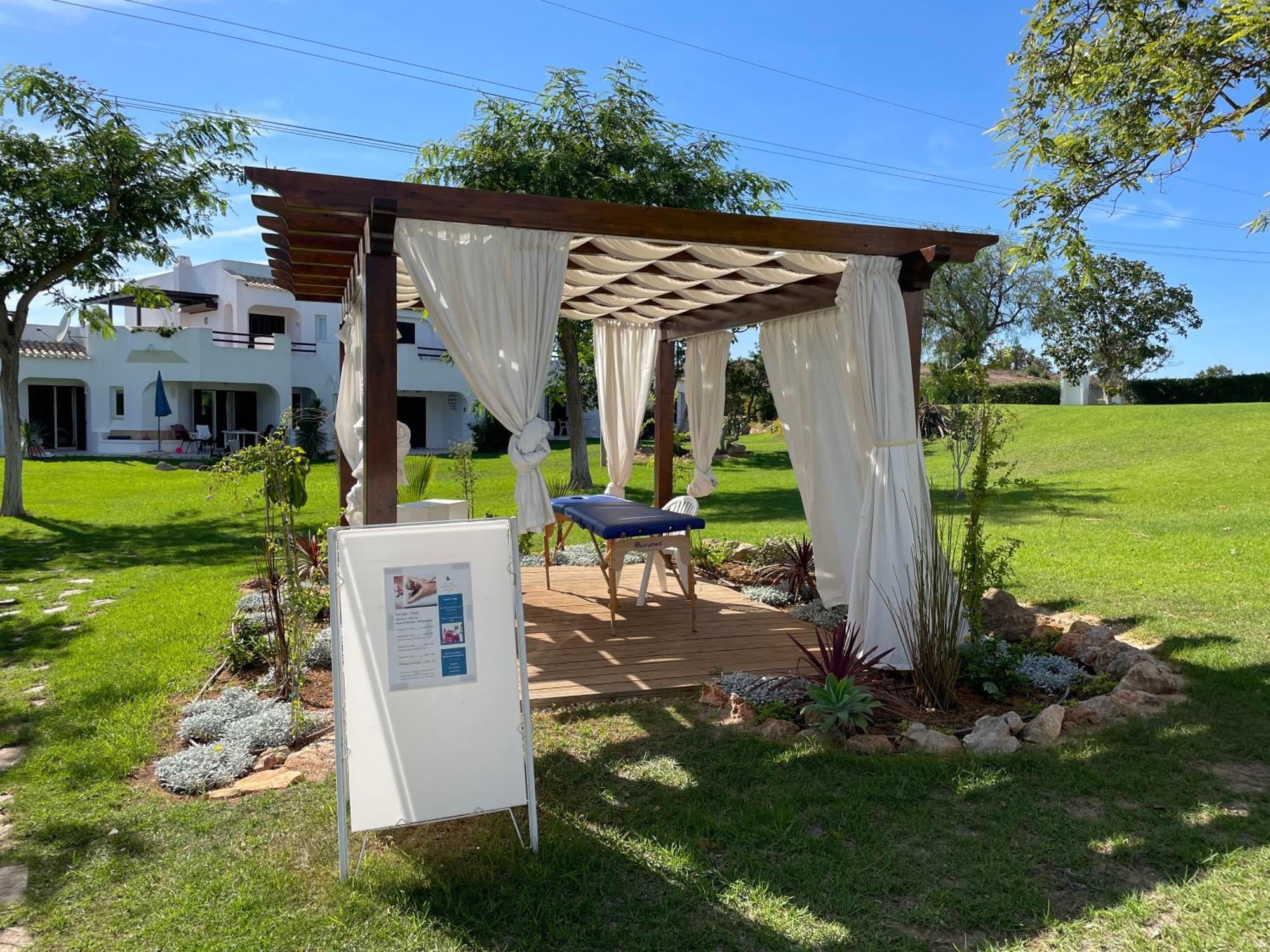 Apartment 2 Bed 2 Bath Poolside With Wi-fi And Ac Albufeira