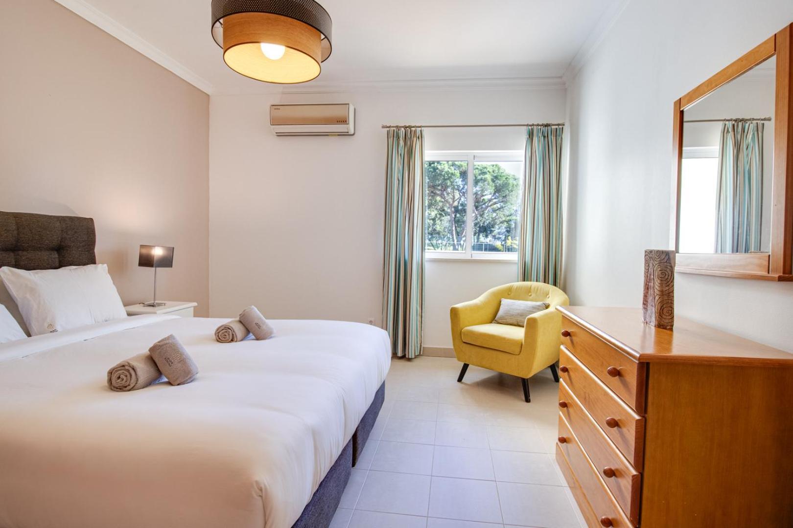 Lovely 2bd 500m Ac Wi-fi Pool Balcony