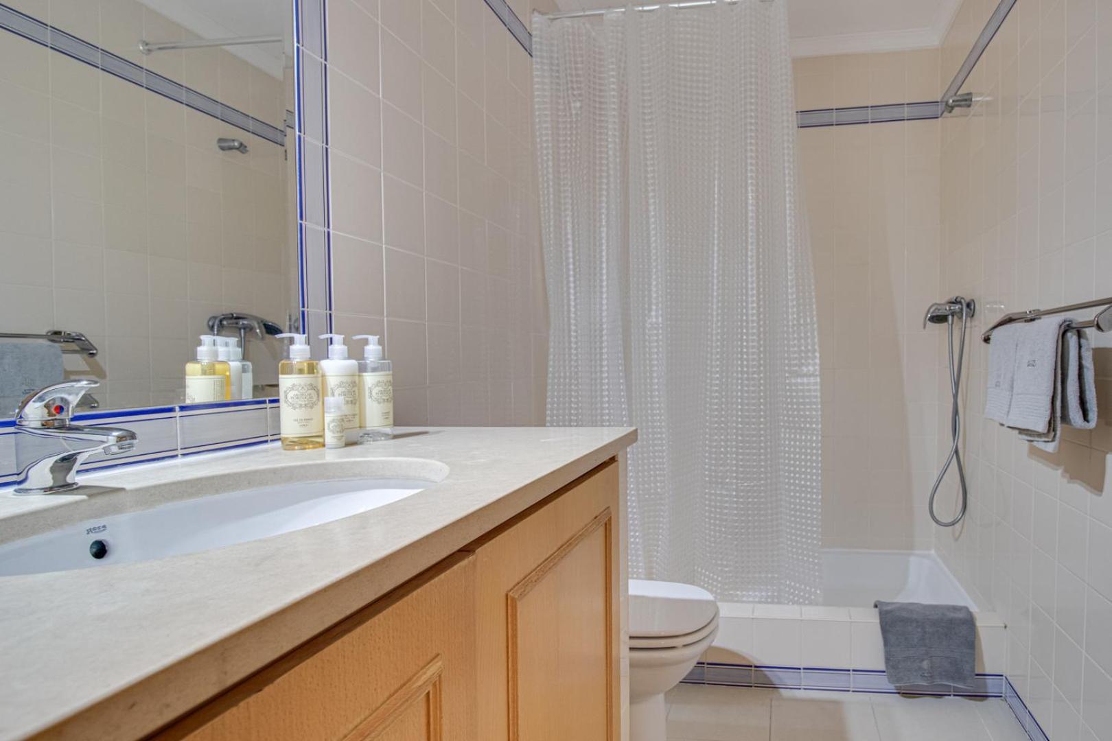 Lovely 2bd 500m Ac Wi-fi Pool Balcony Apartamento Albufeira