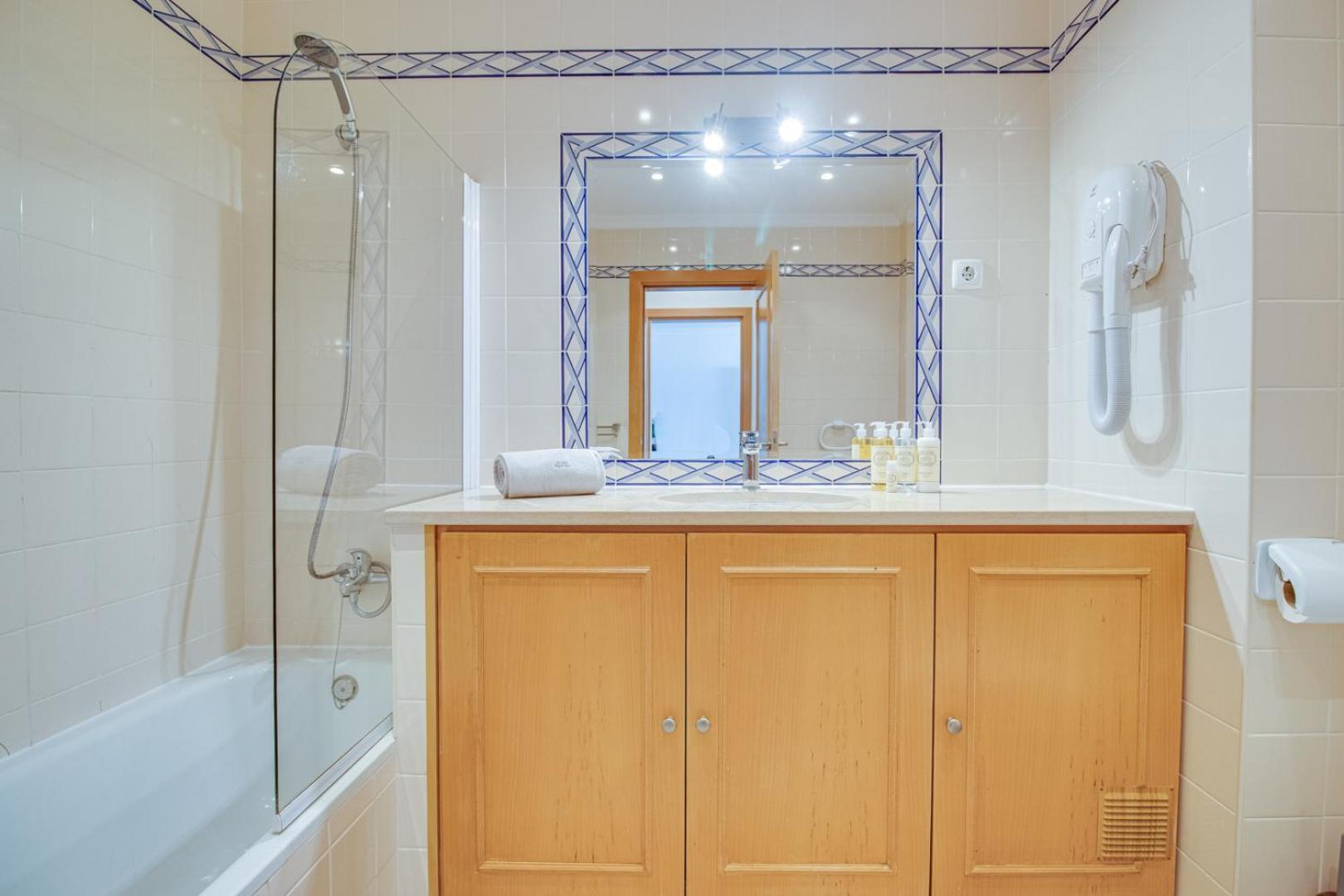Apartamento Lovely 2bd 500m Ac Wi-fi Pool Balcony Albufeira