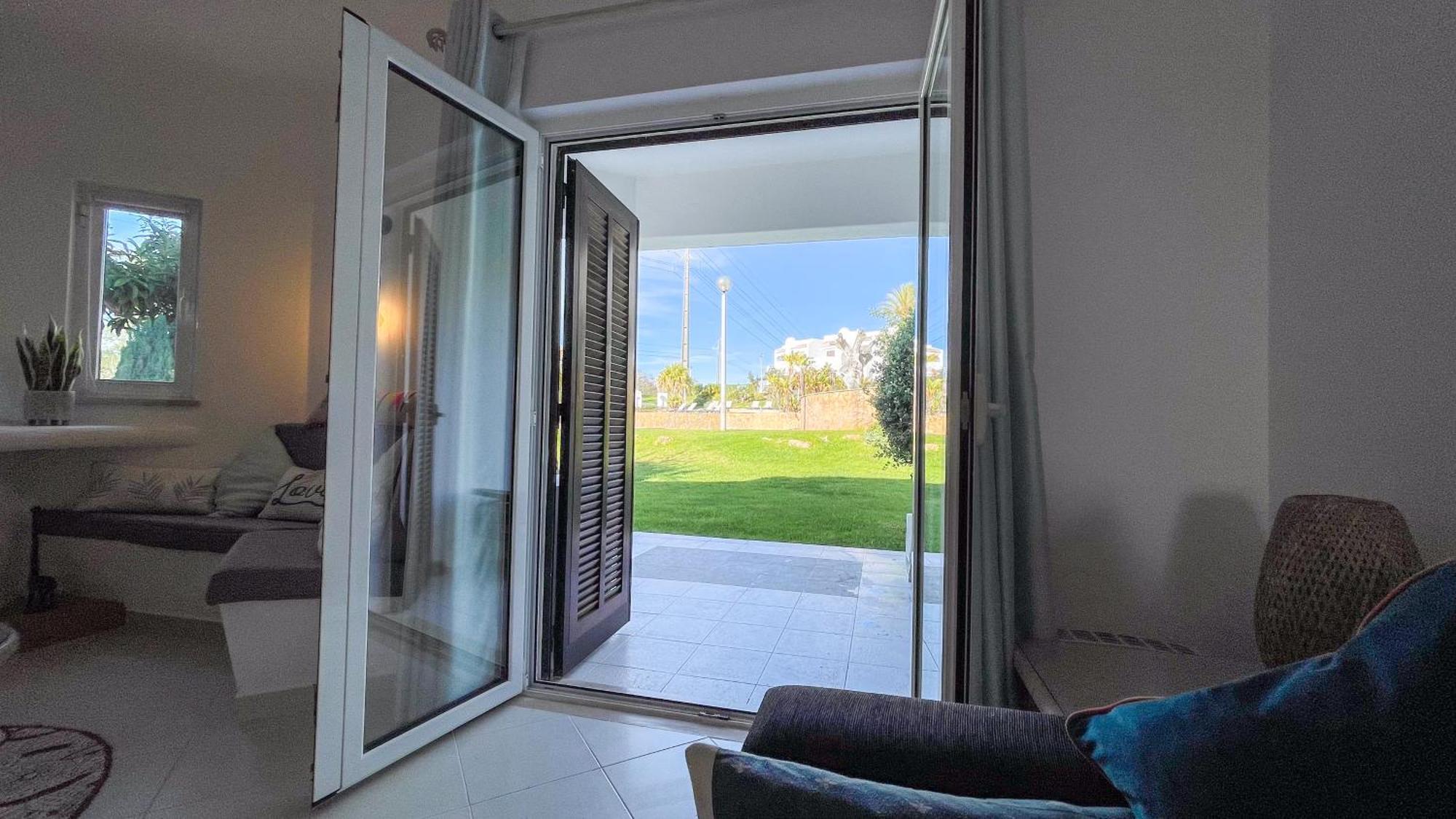 Apartment 2 Bed 2 Bath Poolside With Wi-fi And Ac *