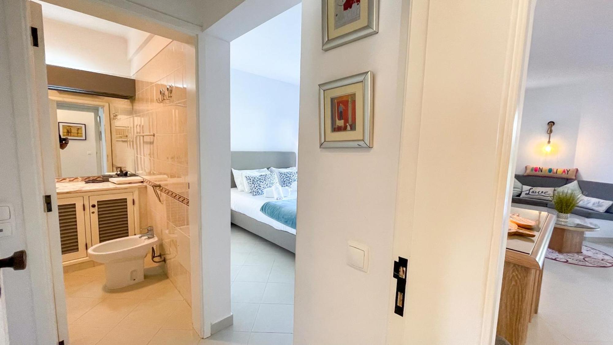 2 Bed 2 Bath Poolside With Wi-fi And Ac Apartment *