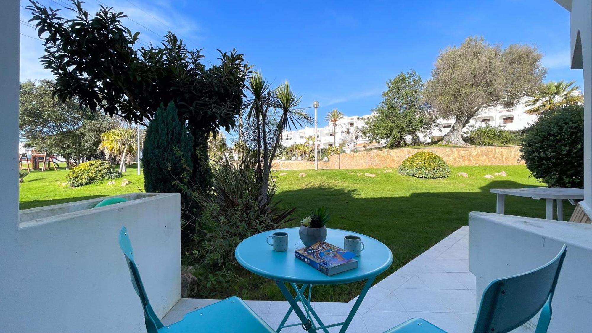 Apartment 2 Bed 2 Bath Poolside With Wi-fi And Ac Albufeira