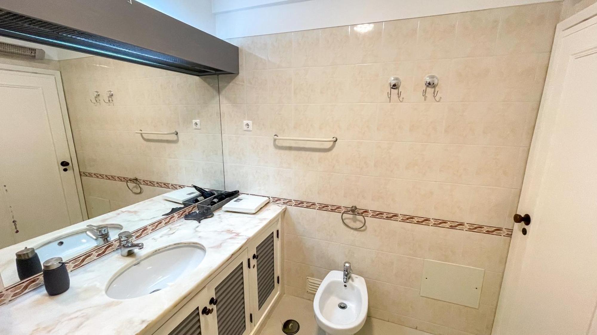 Apartment 2 Bed 2 Bath Poolside With Wi-fi And Ac