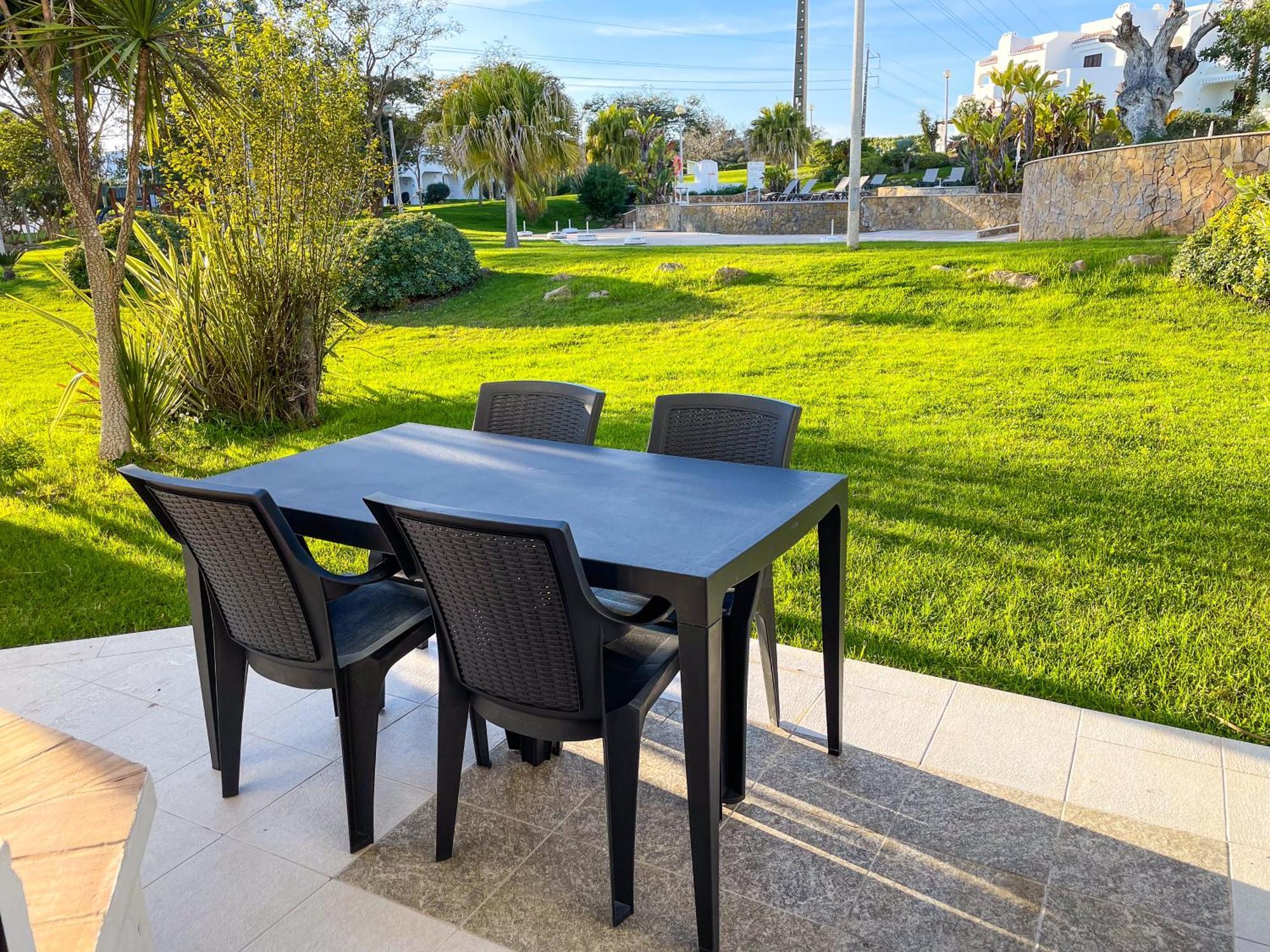 Apartment 2 Bed 2 Bath Poolside With Wi-fi And Ac Albufeira