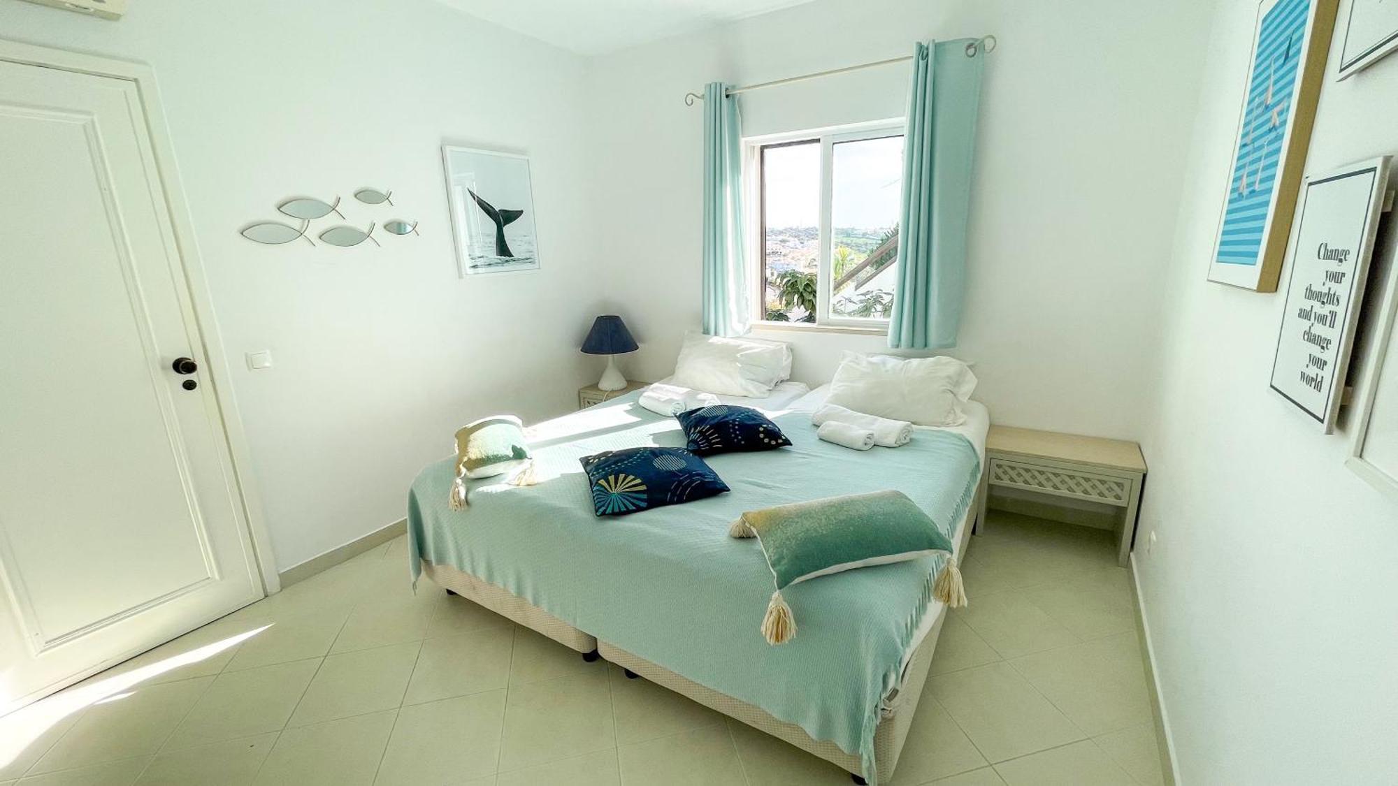 Apartment 2 Bed 2 Bath Poolside With Wi-fi And Ac Albufeira