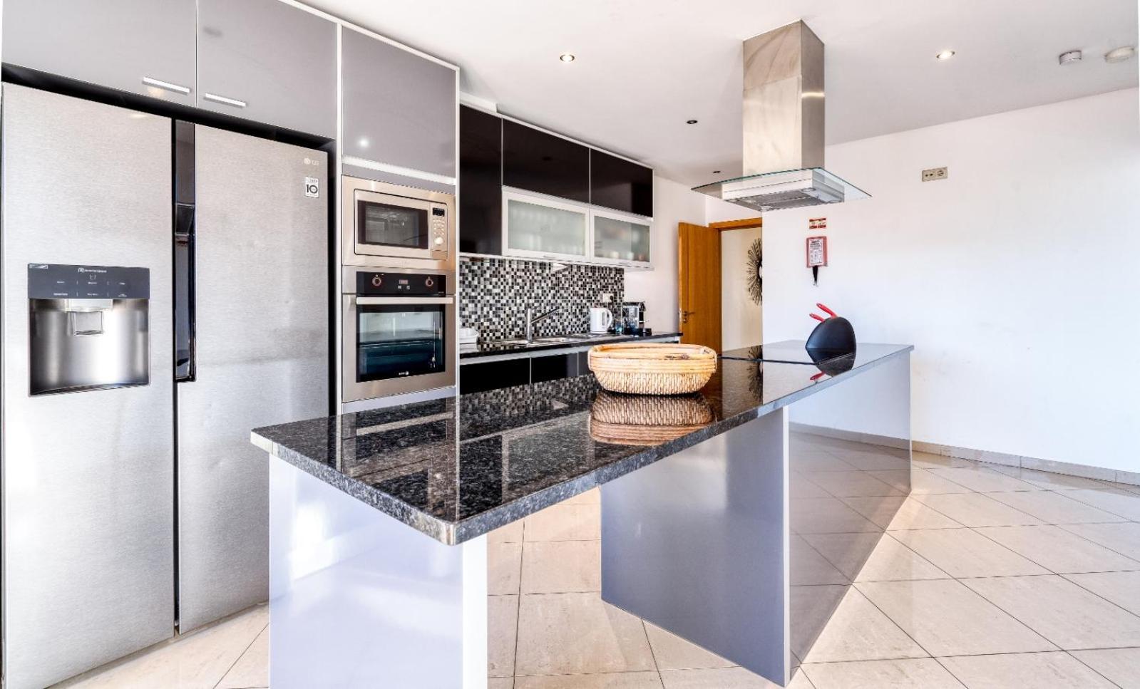 Full Private 300sqm Jacuzzi Heated Pool Ideal & Quiet Location Villa *