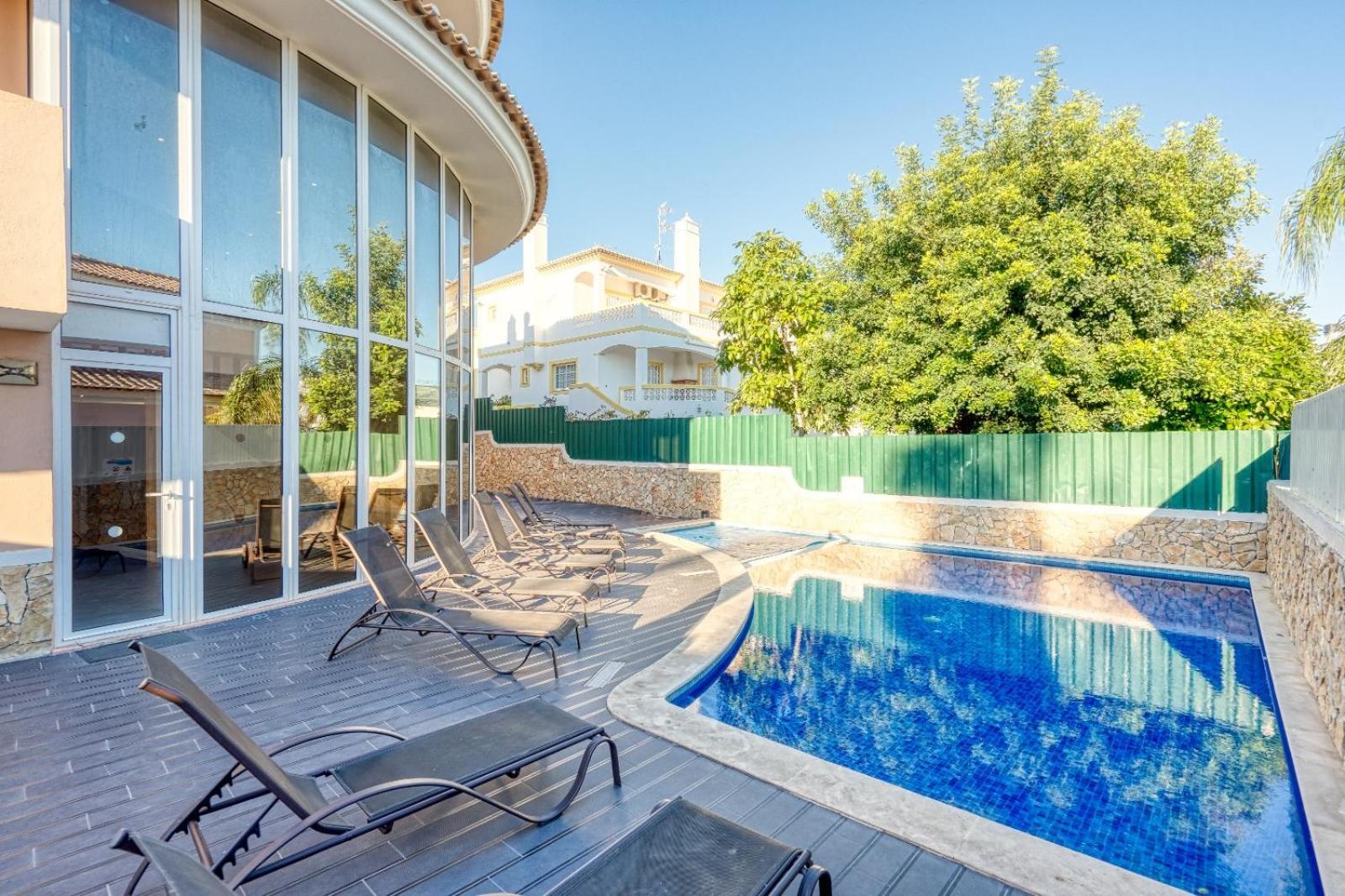 Villa Full Private 300sqm Jacuzzi Heated Pool Ideal & Quiet Location *