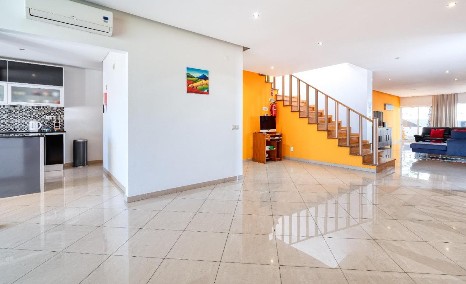 Full Private 300sqm Jacuzzi Heated Pool Ideal & Quiet Location *