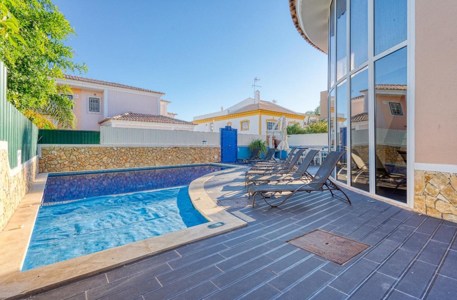 Full Private 300sqm Jacuzzi Heated Pool Ideal & Quiet Location Villa
