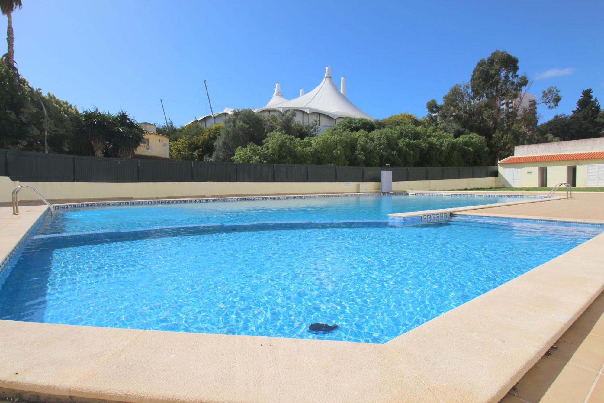 Avec Piscine -