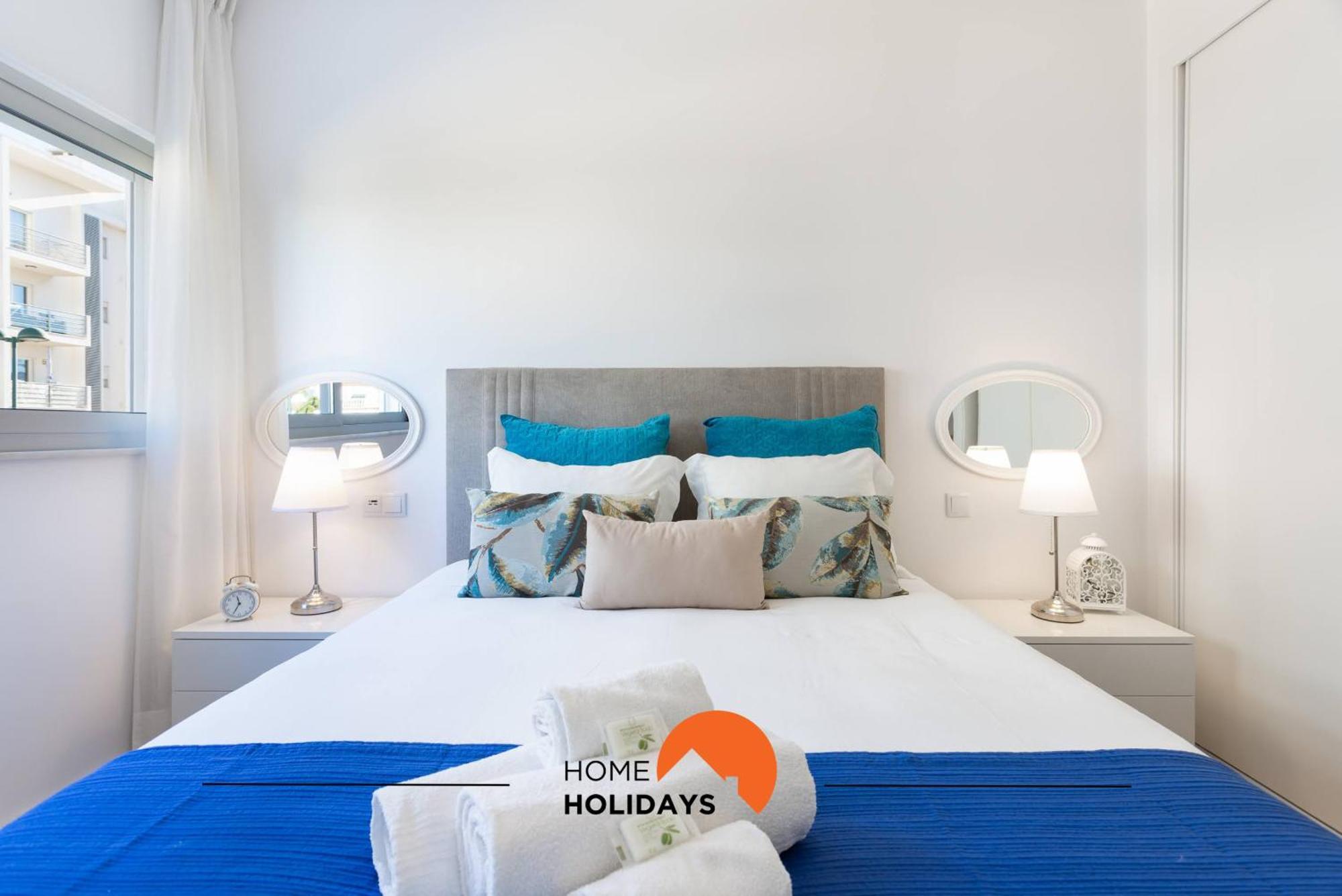#200 Panoramic Flat By Holidays *