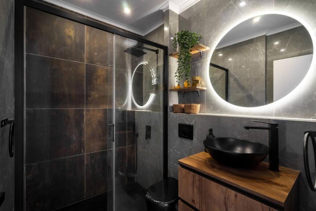 Luxury Apartment *