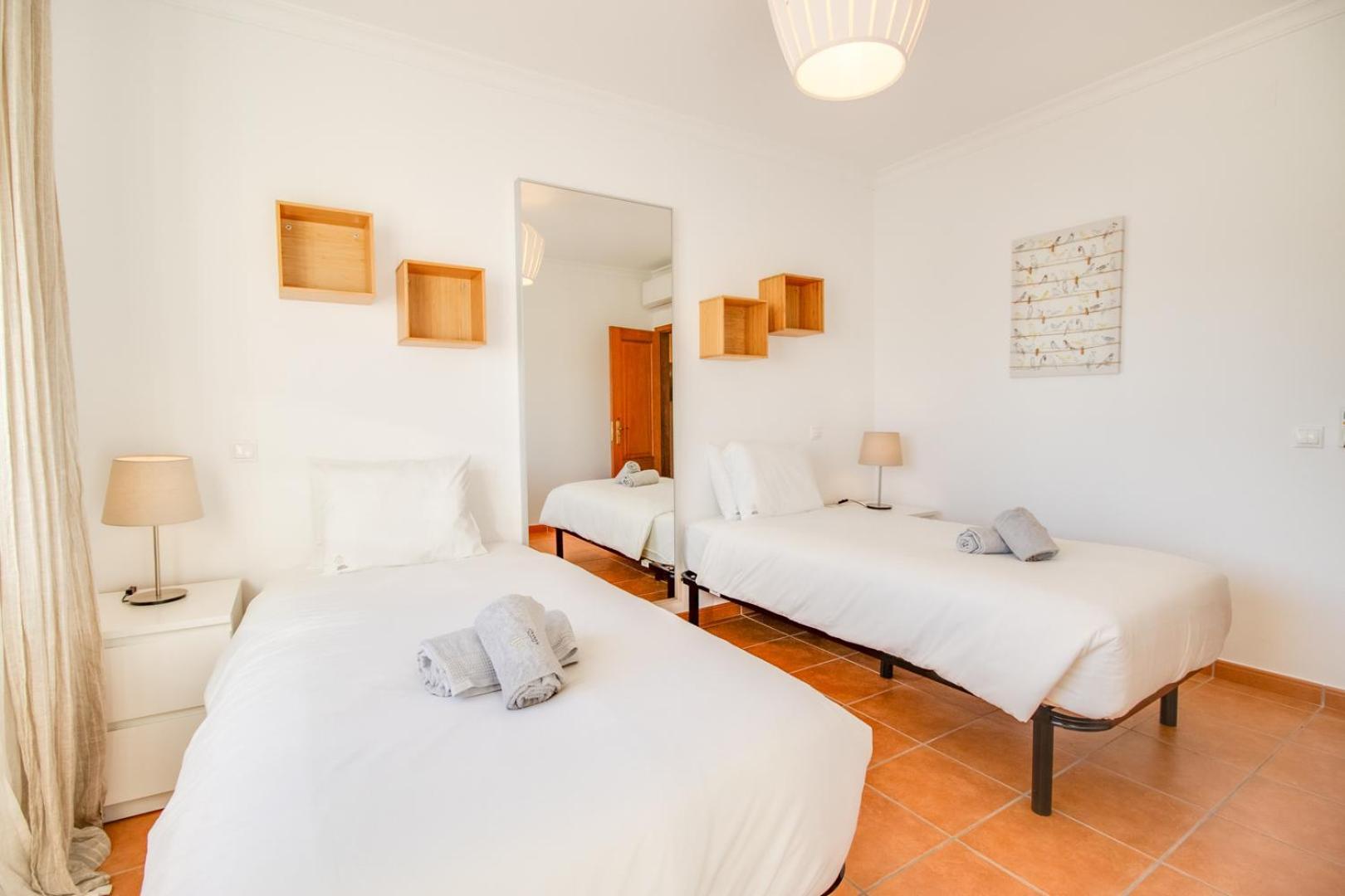 Periquito 2bd Pool Fast Wifi Ac Garden Villa