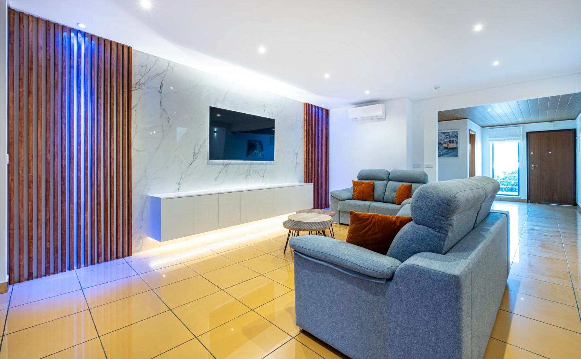 Apartamento Penthouse 160sqm Wide Terraces Pool View & Private Hot Tub & Parking *