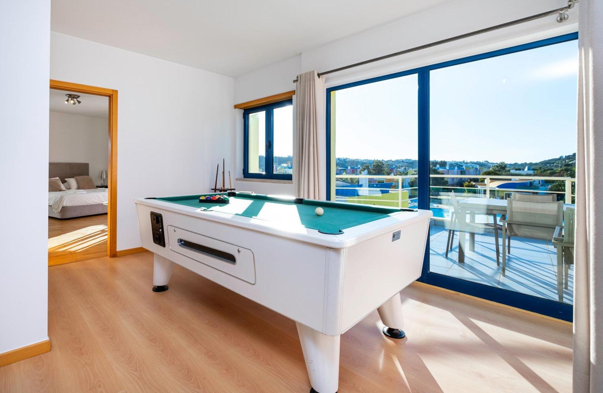 Apartamento Penthouse 160sqm Wide Terraces Pool View & Private Hot Tub & Parking Albufeira