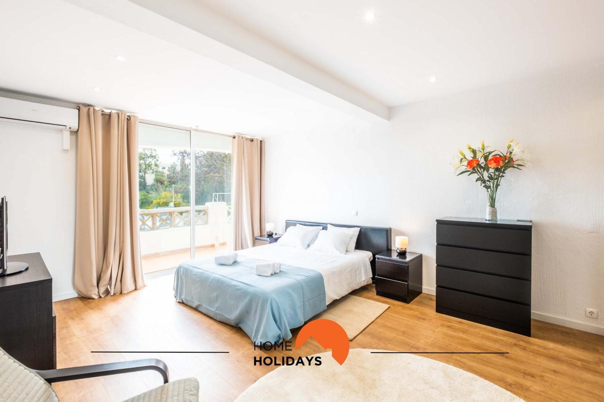 #084 Spacious Seaview With Ac, Pool And Garden Apartment