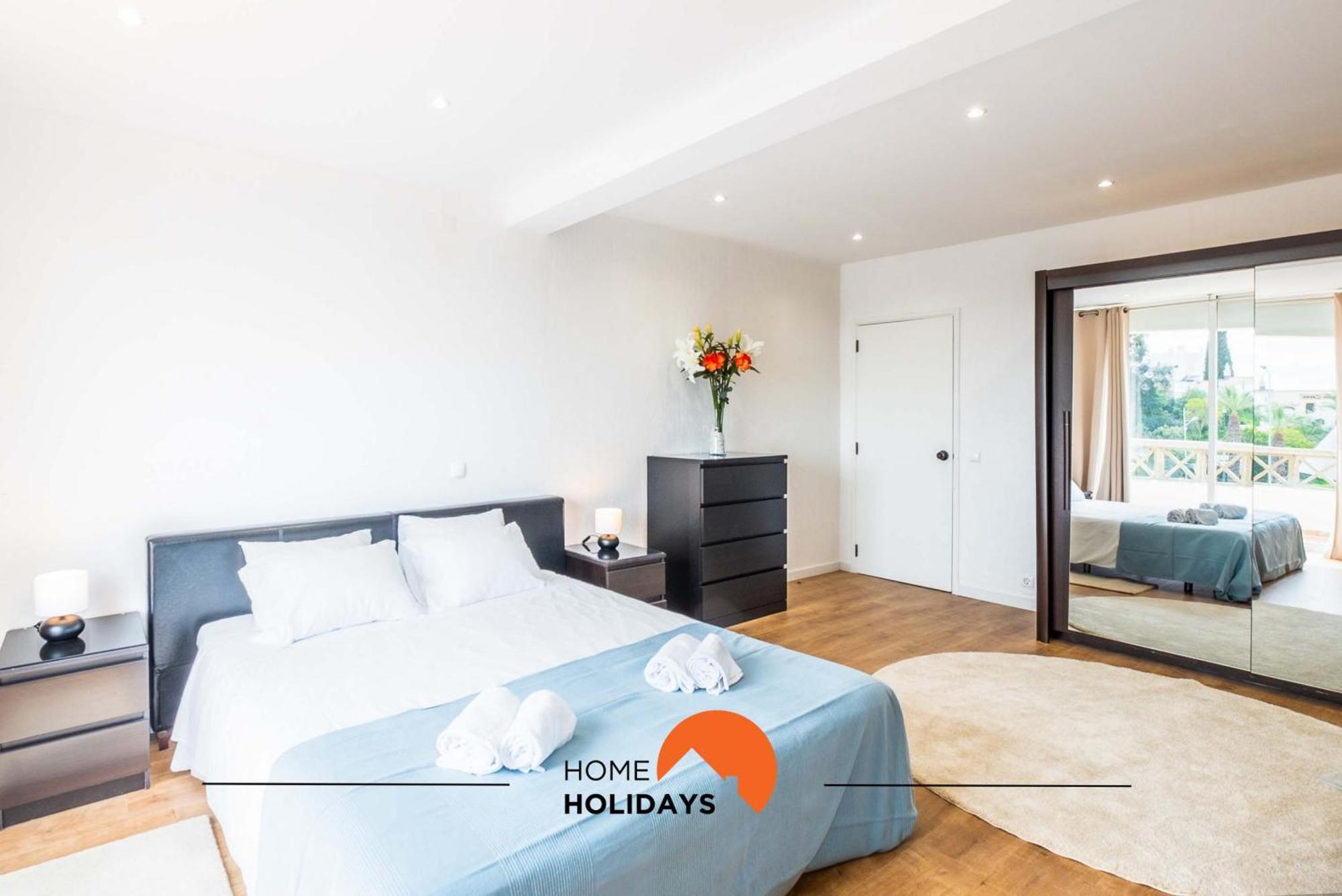 #084 Spacious Seaview With Ac, Pool And Garden