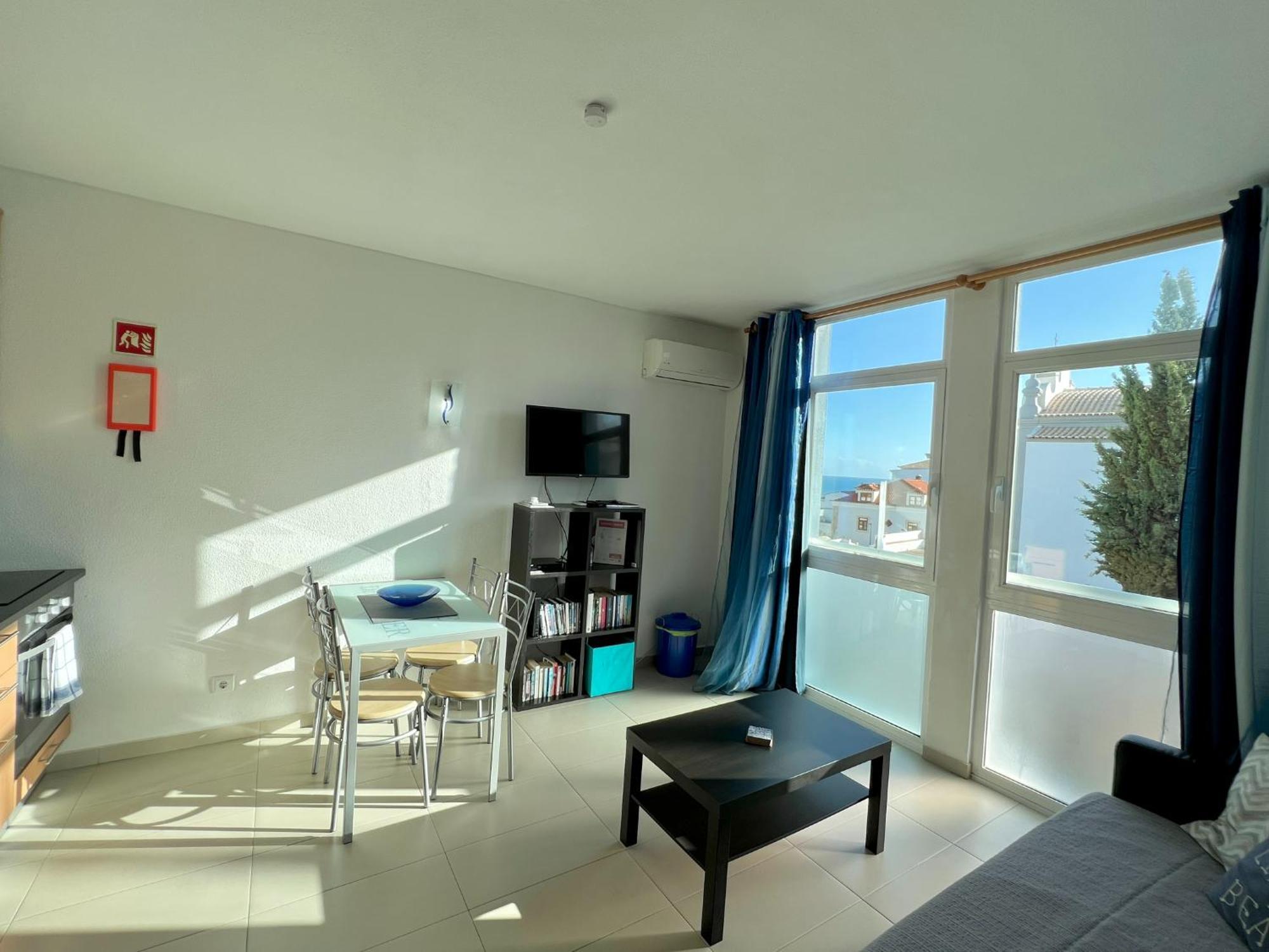 Cosy 1-br Central Apt In Old Town - Steps From The Sea & Amenities Albufeira