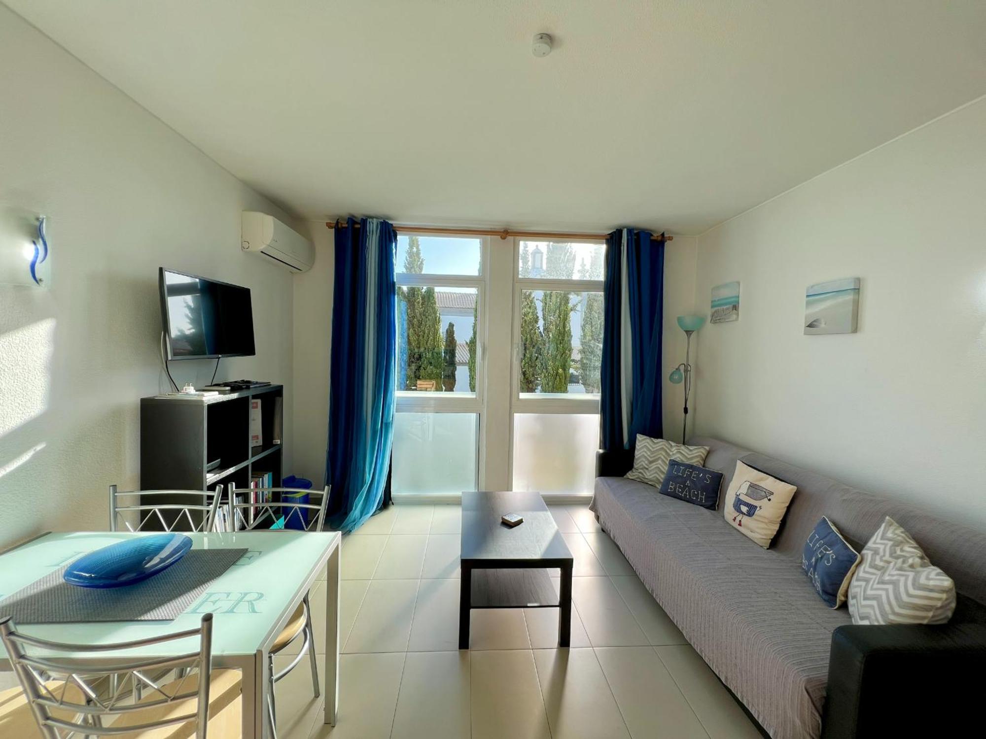 Cosy 1-br Central Apt In Old Town - Steps From The Sea & Amenities Apartment