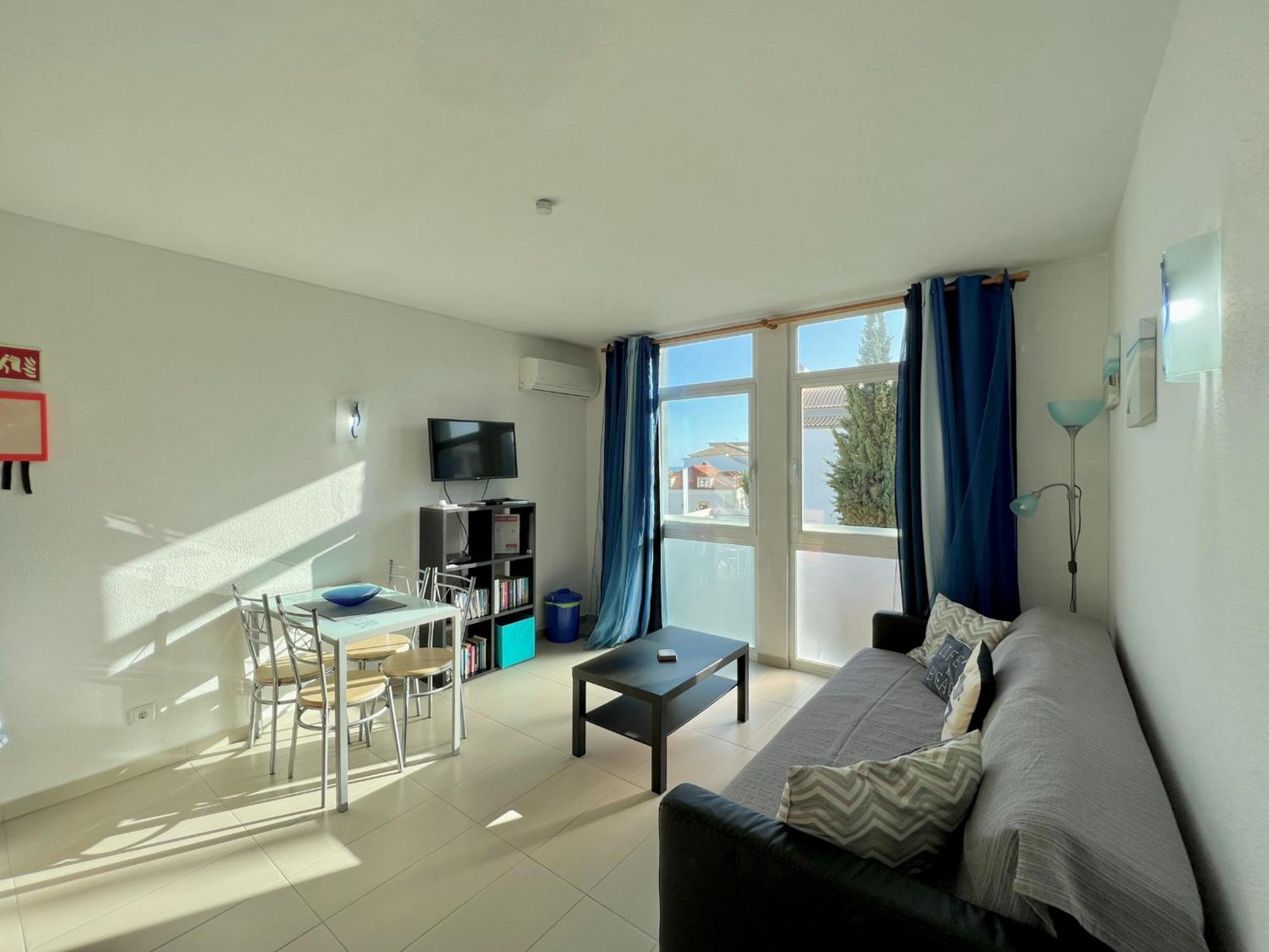 Apartment Cosy 1-br Central Apt In Old Town - Steps From The Sea & Amenities *