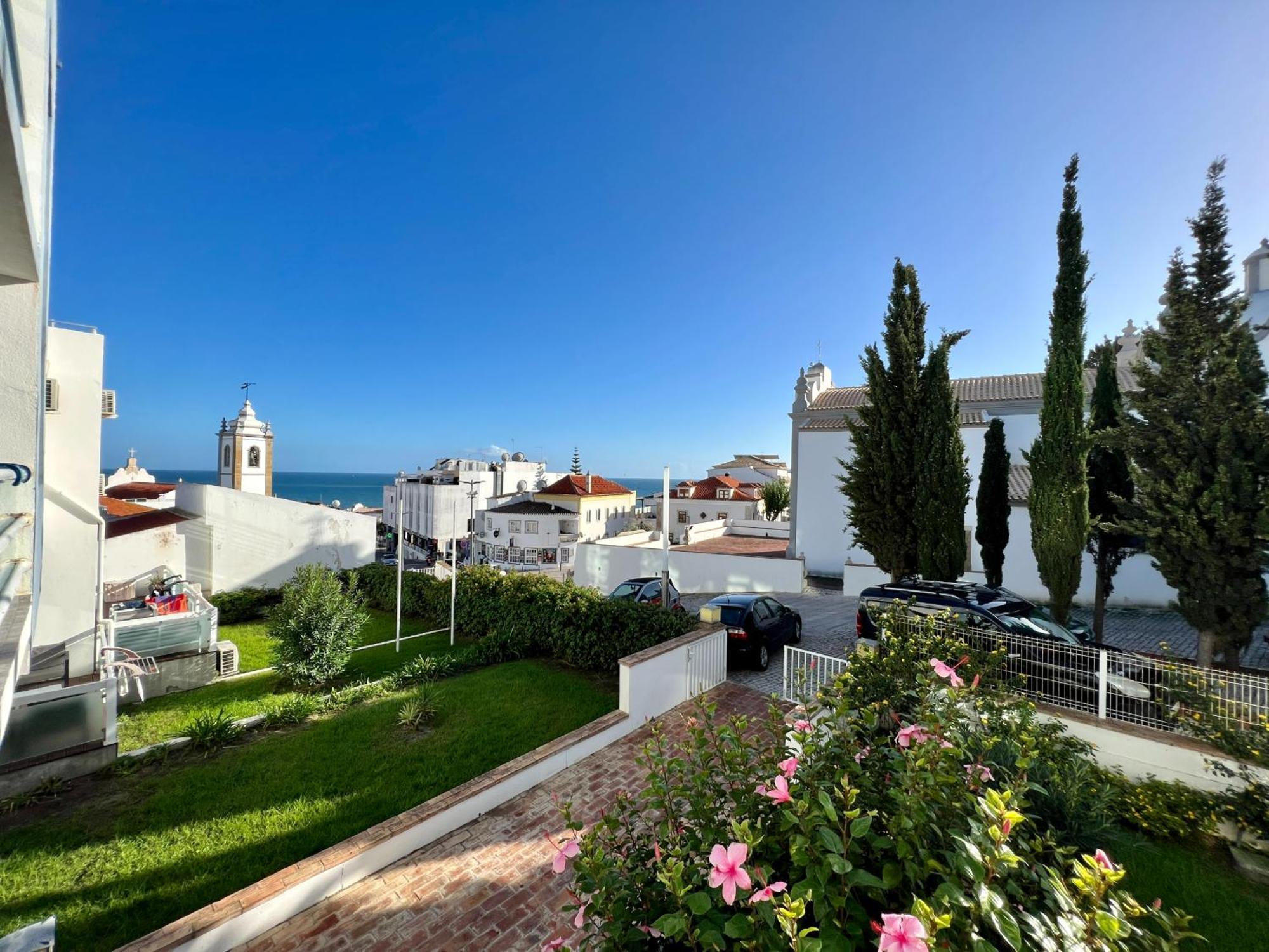 Cosy 1-br Central Apt In Old Town - Steps From The Sea & Amenities
