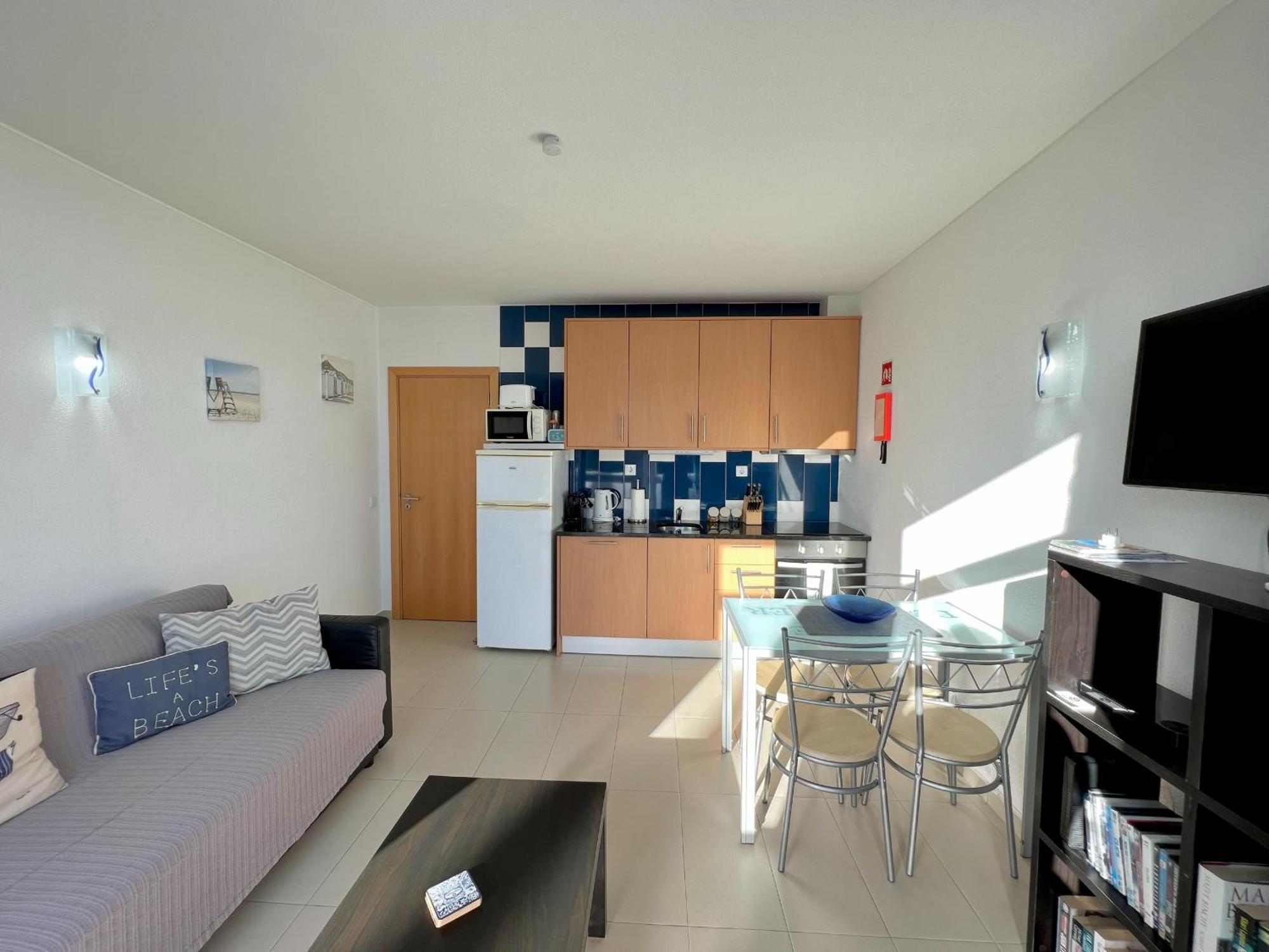 Cosy 1-br Central Apt In Old Town - Steps From The Sea & Amenities Apartment *