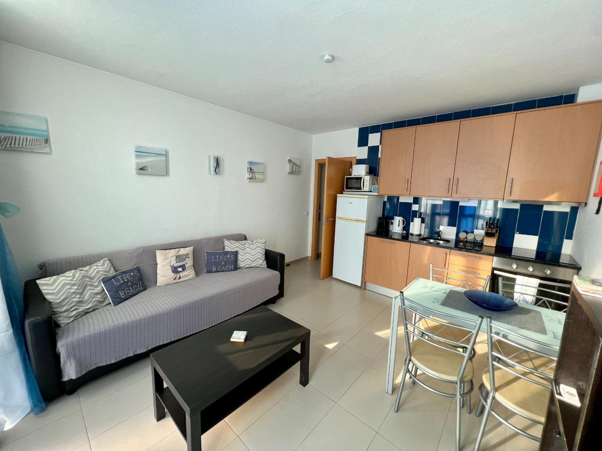 Apartment Cosy 1-br Central Apt In Old Town - Steps From The Sea & Amenities