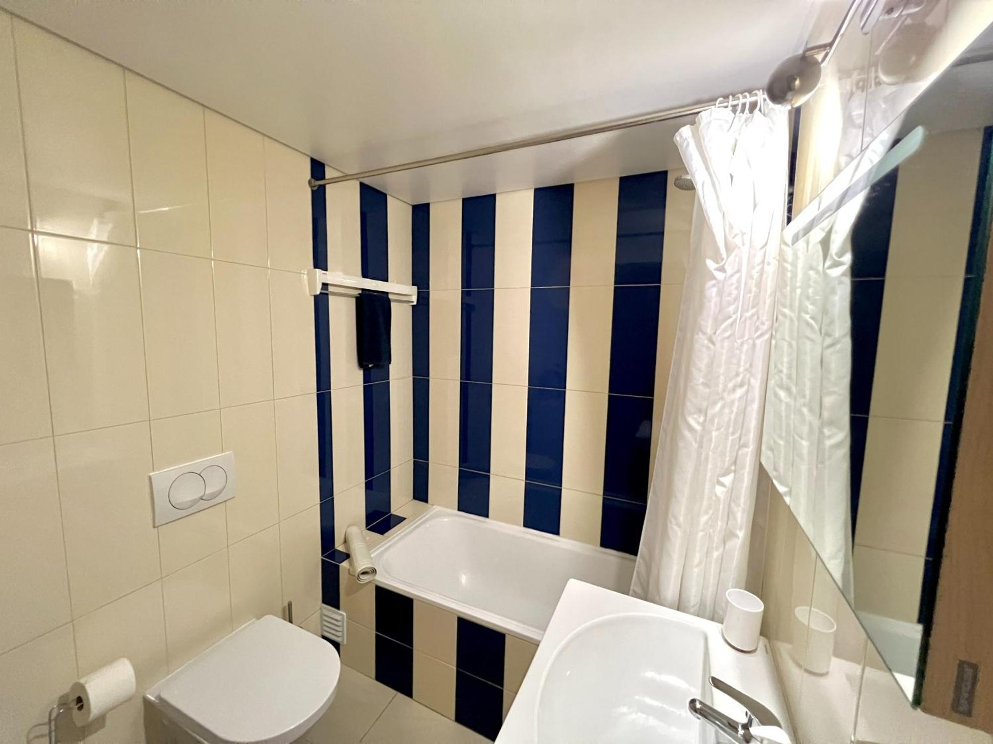 Cosy 1-br Central Apt In Old Town - Steps From The Sea & Amenities Albufeira